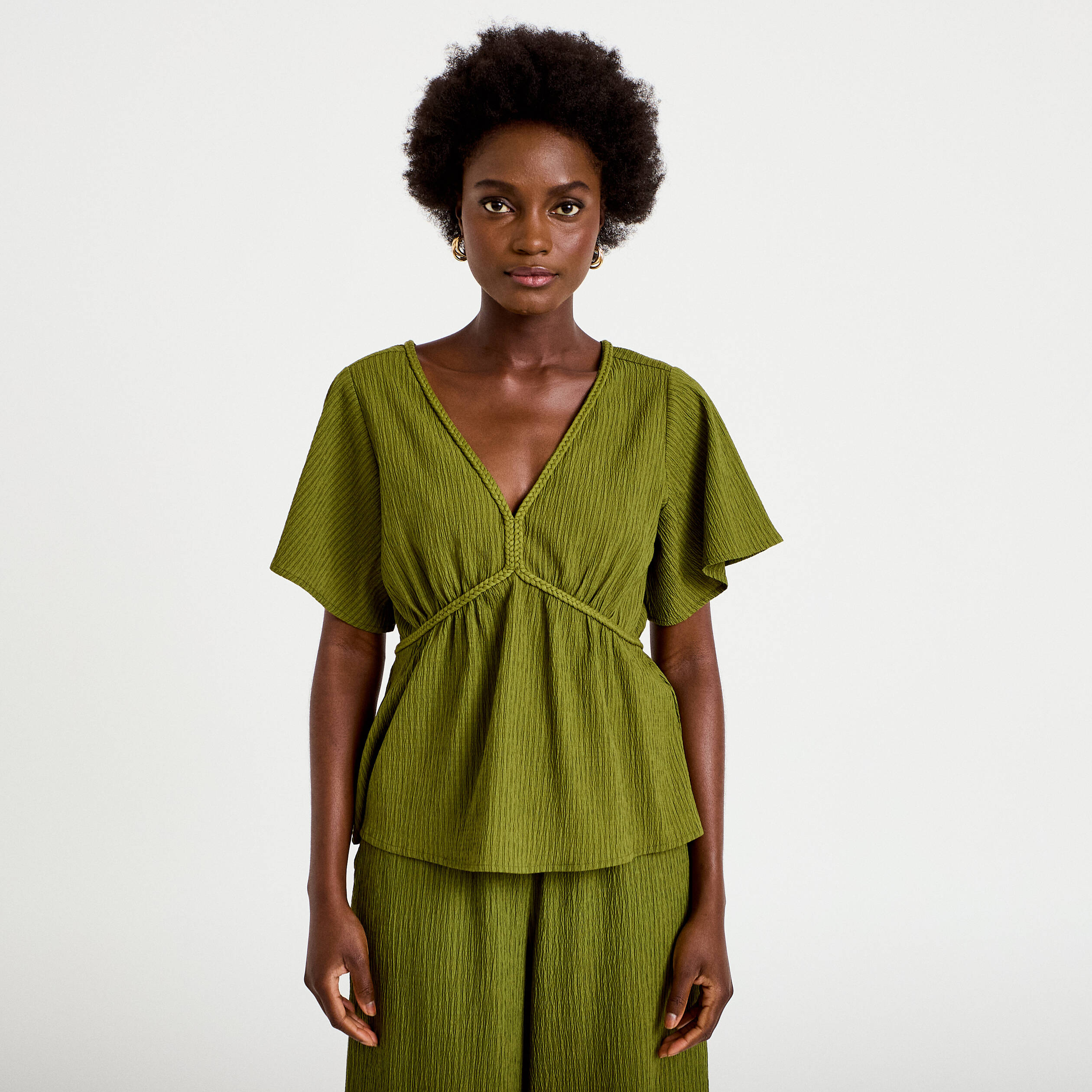 Blouse pliss&eacute;e col v manches courtes vert kaki femme