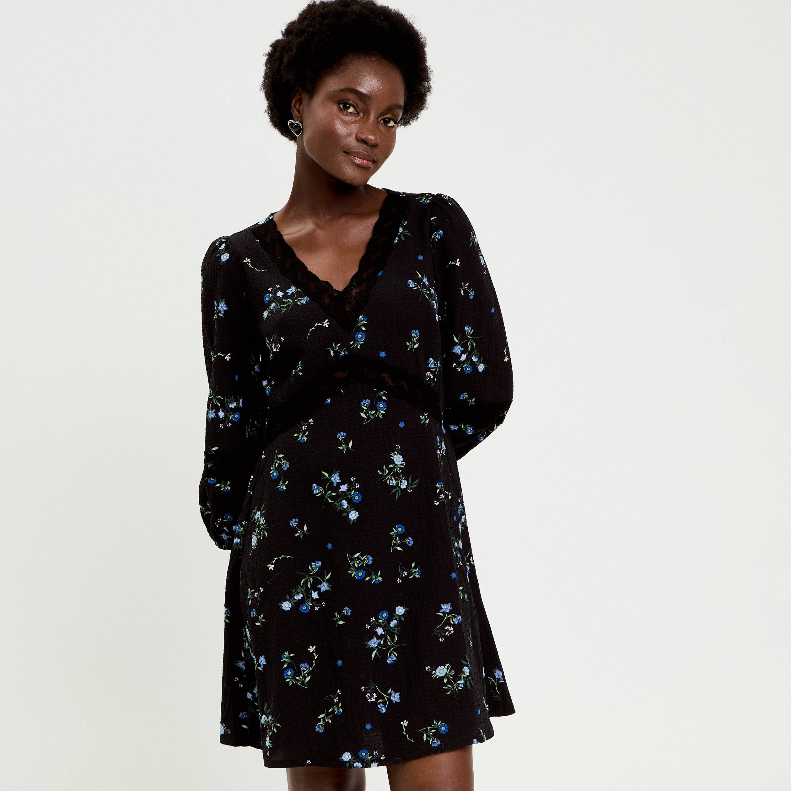 Robe &eacute;vas&eacute;e col v manches longues noir femme