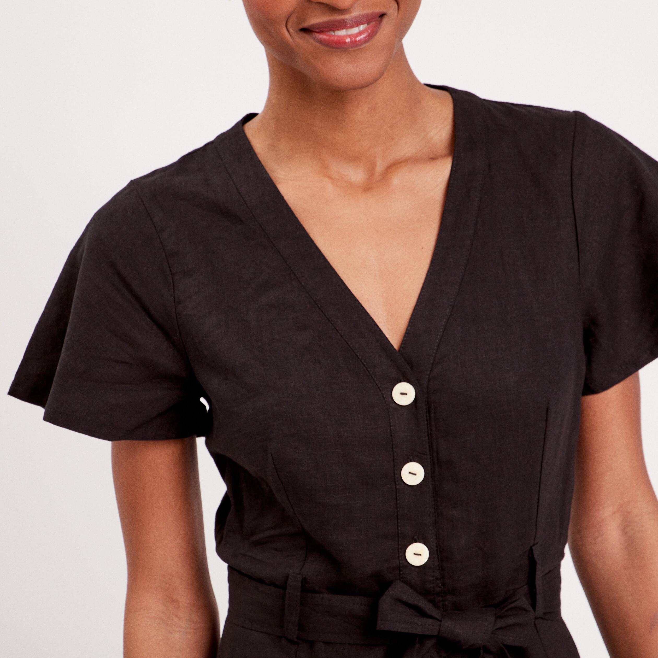 Robe Bohème Manches Courtes Noir Robe En Jean Fluide à Volants - Style Bohème Orientale Noir Manches Courtes Robe Niveaux Boutonnée