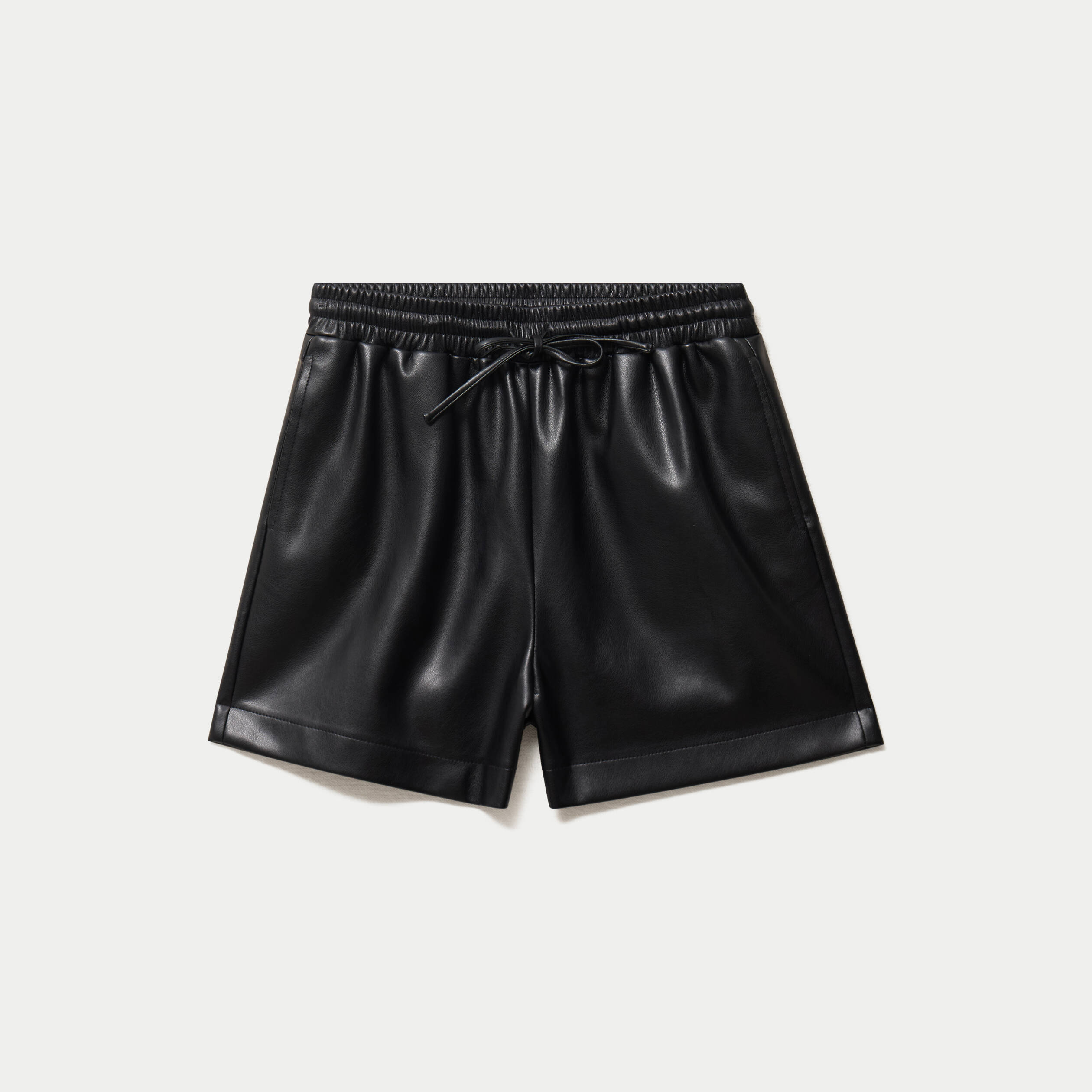 Short large taille haute en similicuir noir femme