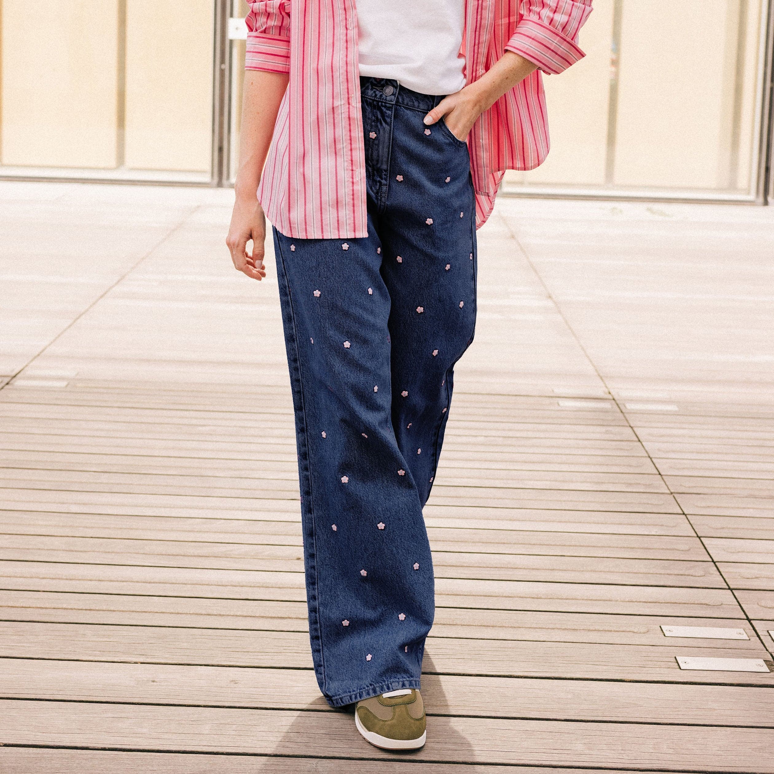 Jean wide leg taille haute brod&eacute; bleu fonc&eacute; femme