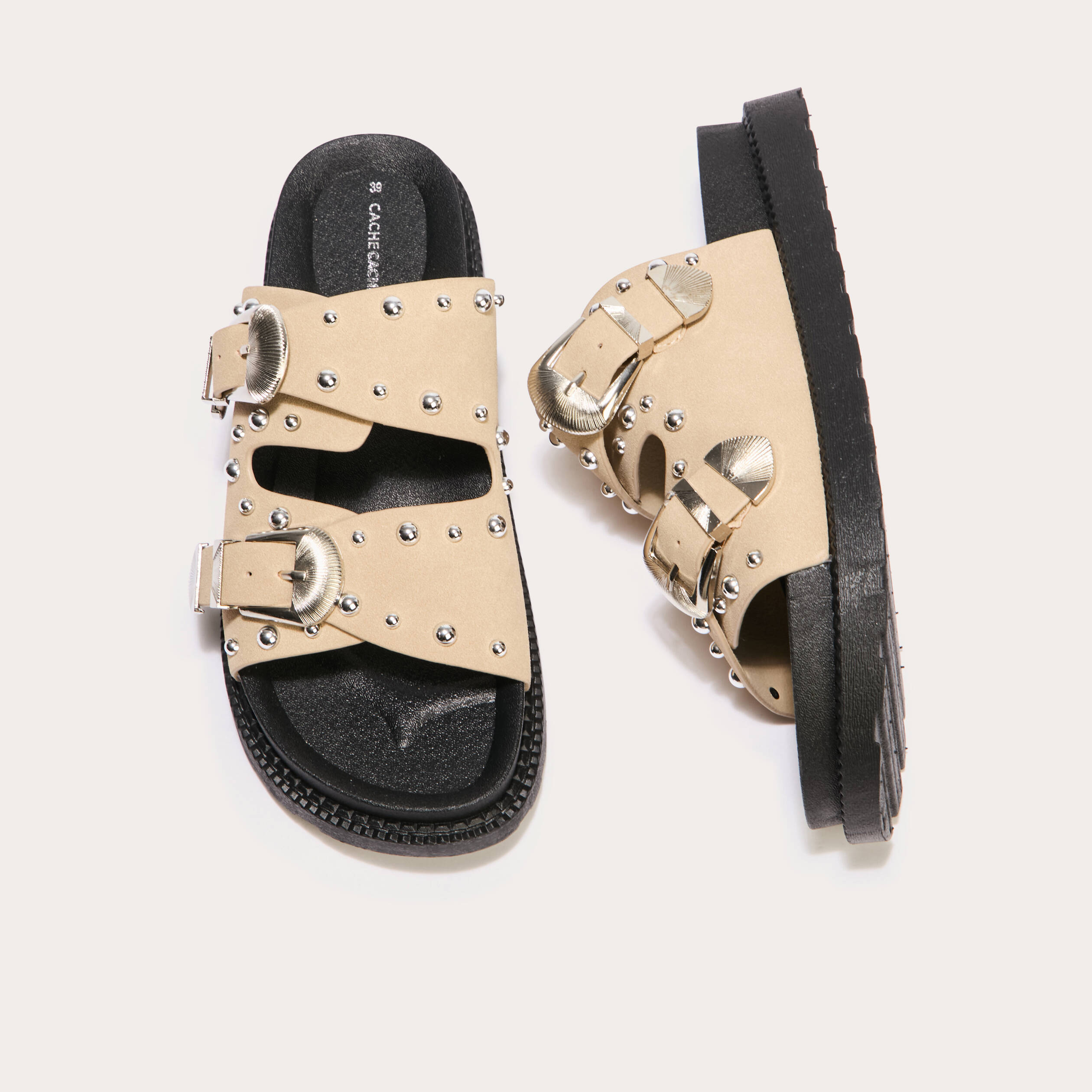Sandales plates cloutées sable femme