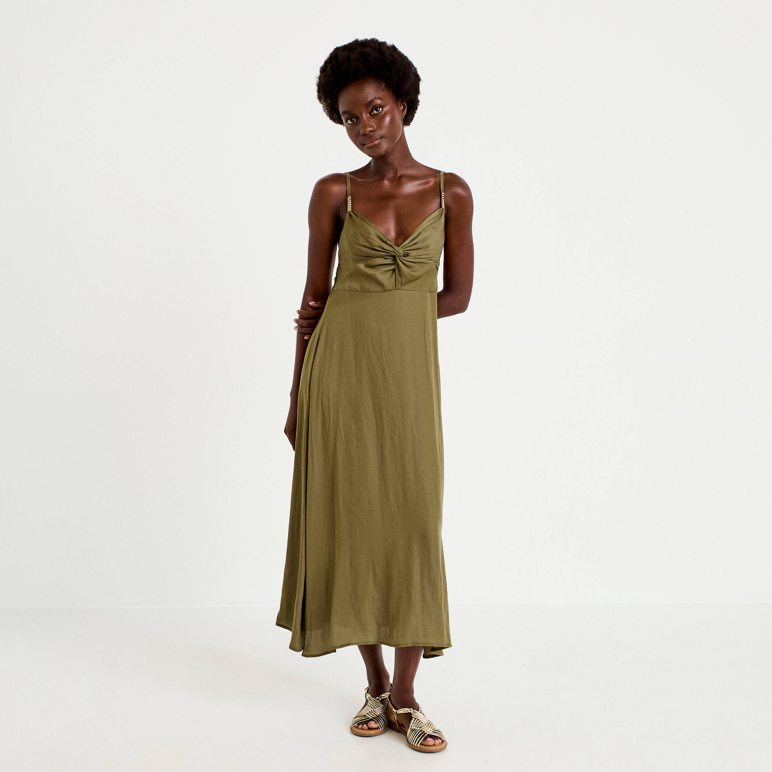 Robe longue &eacute;vas&eacute;e col v satin&eacute;e vert kaki femme