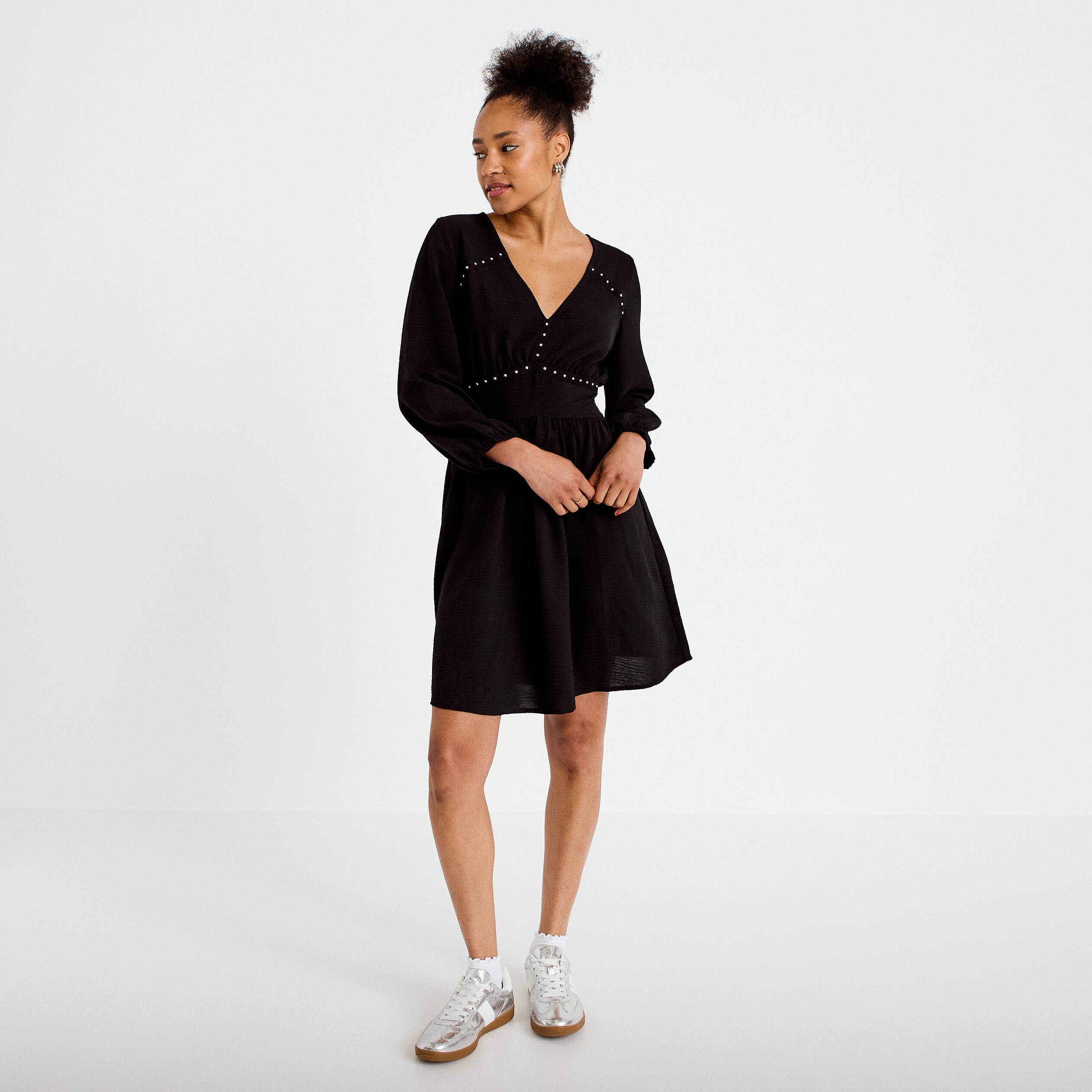 Robe &eacute;vas&eacute;e col v manches longues noir femme