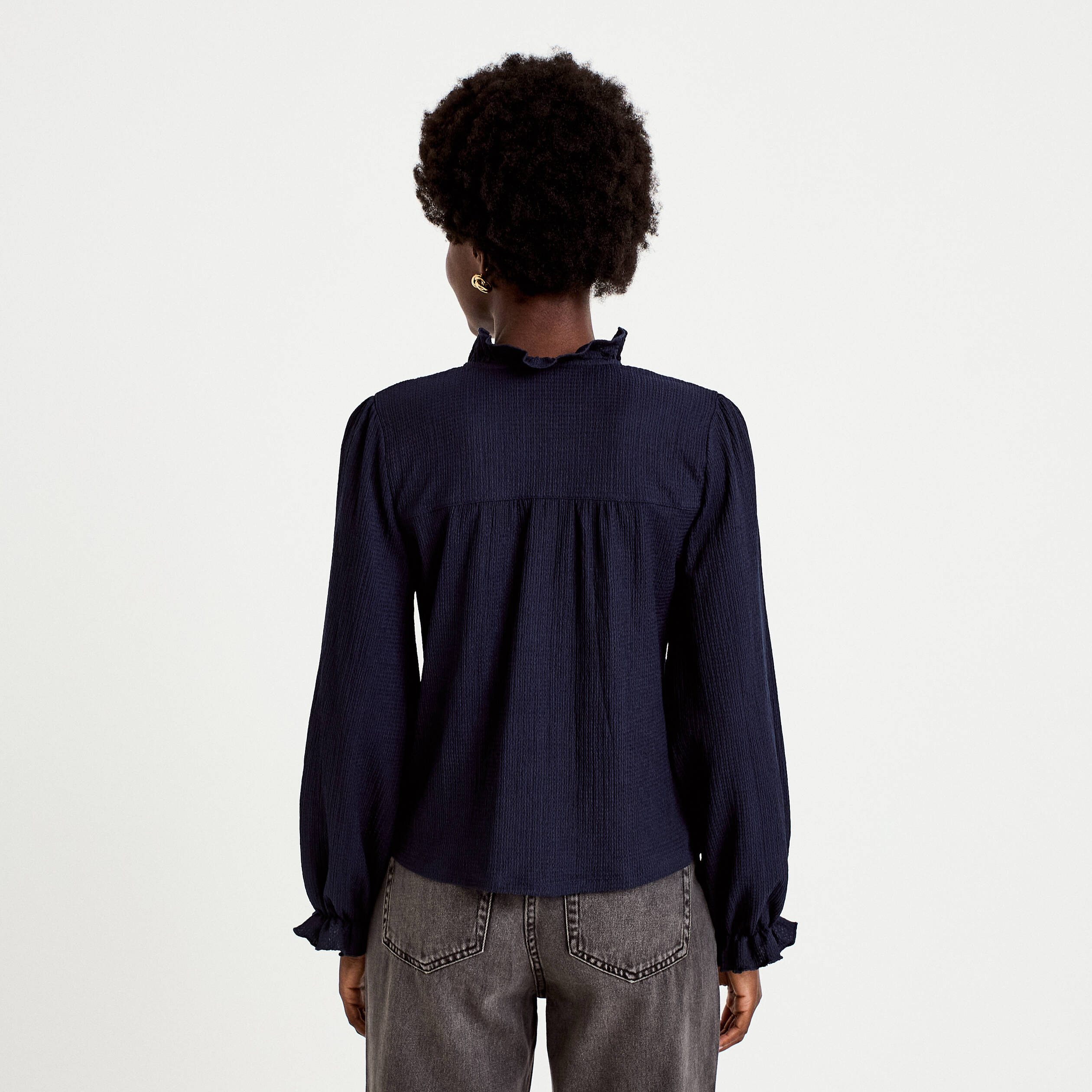 Blouse droite col montant dentelle bleu marine femme