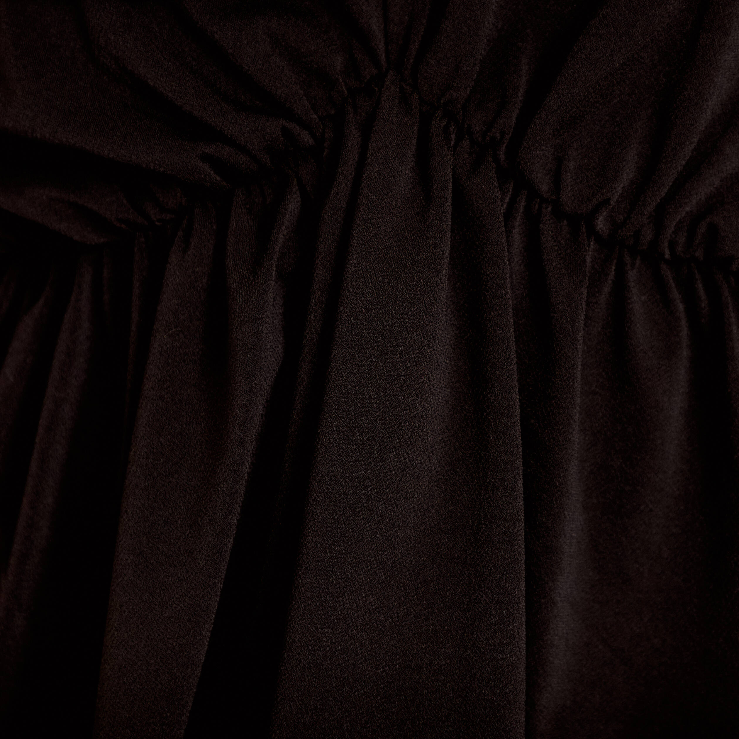 Blouse col claudine bas resserr&eacute; noir femme