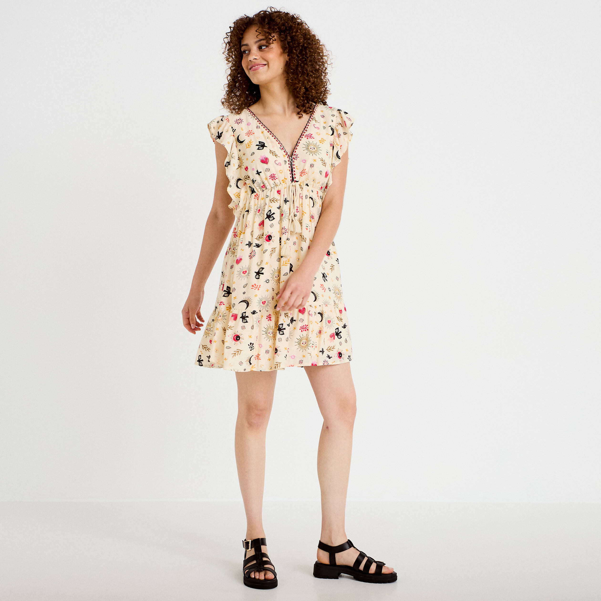 Robe courte &eacute;vas&eacute;e col v manches courtes blanc femme