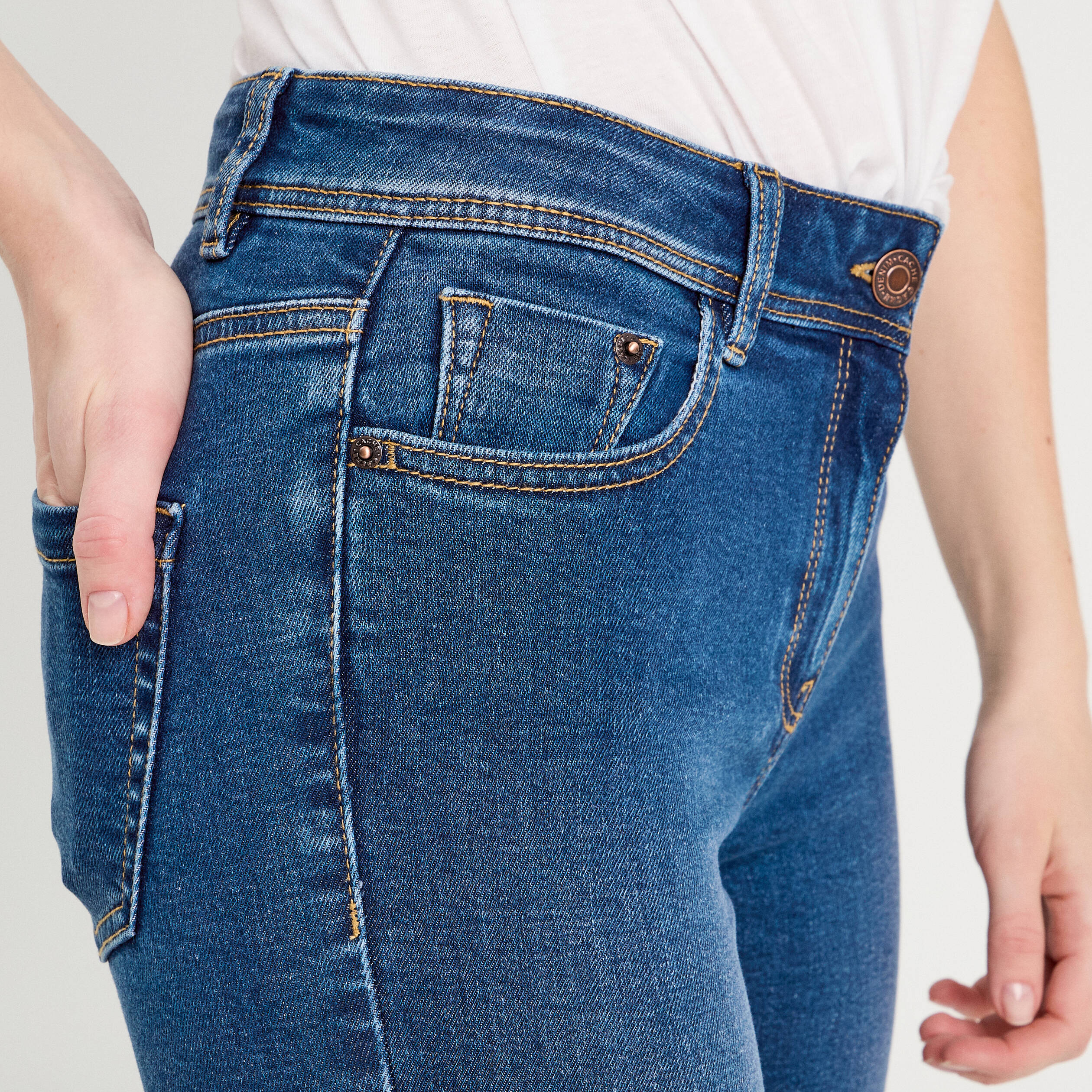Pantacourt slim en jean denim stone femme