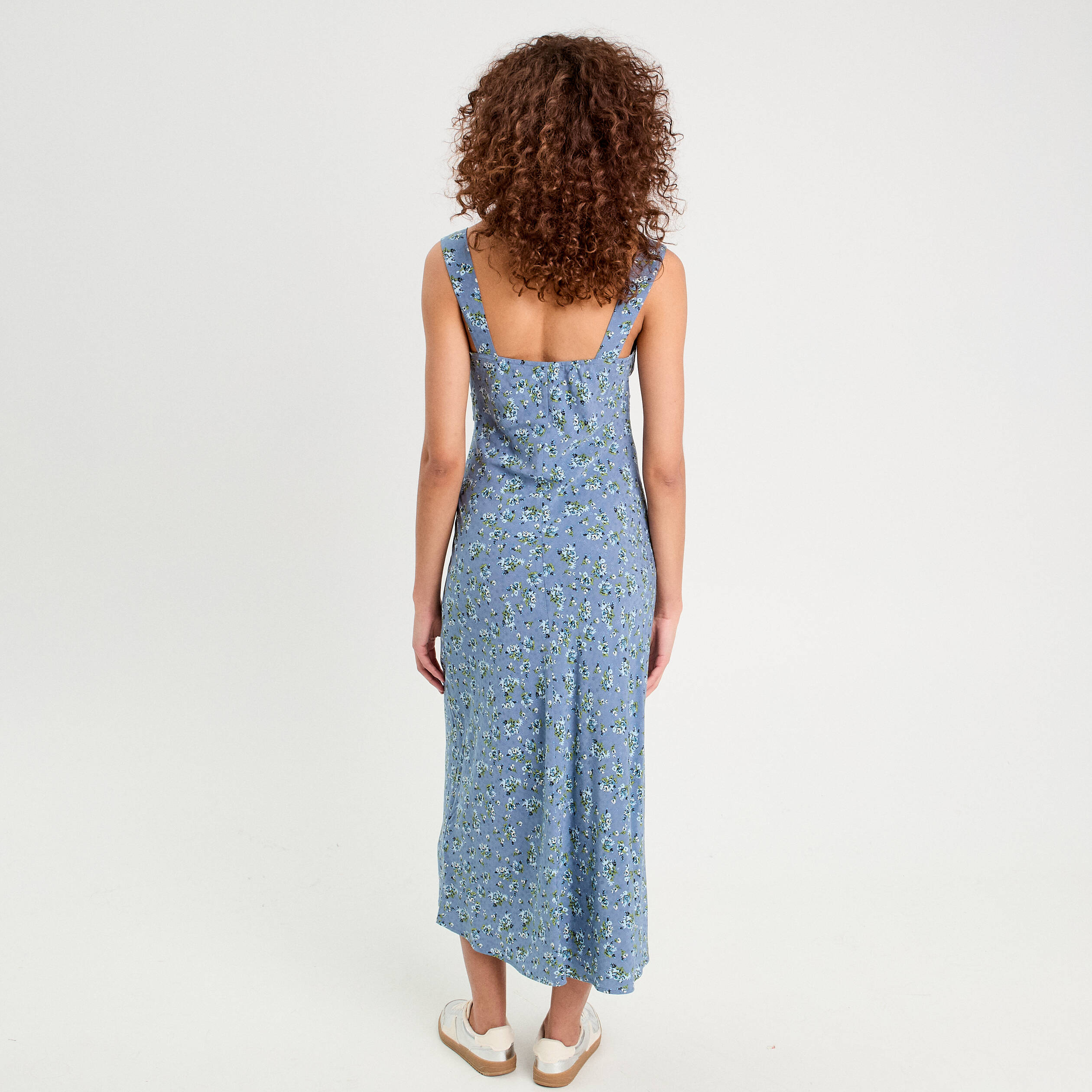 robe longue evasee dentelle bleu fonce femme Robe longue évasée dentelle bleu foncé femme