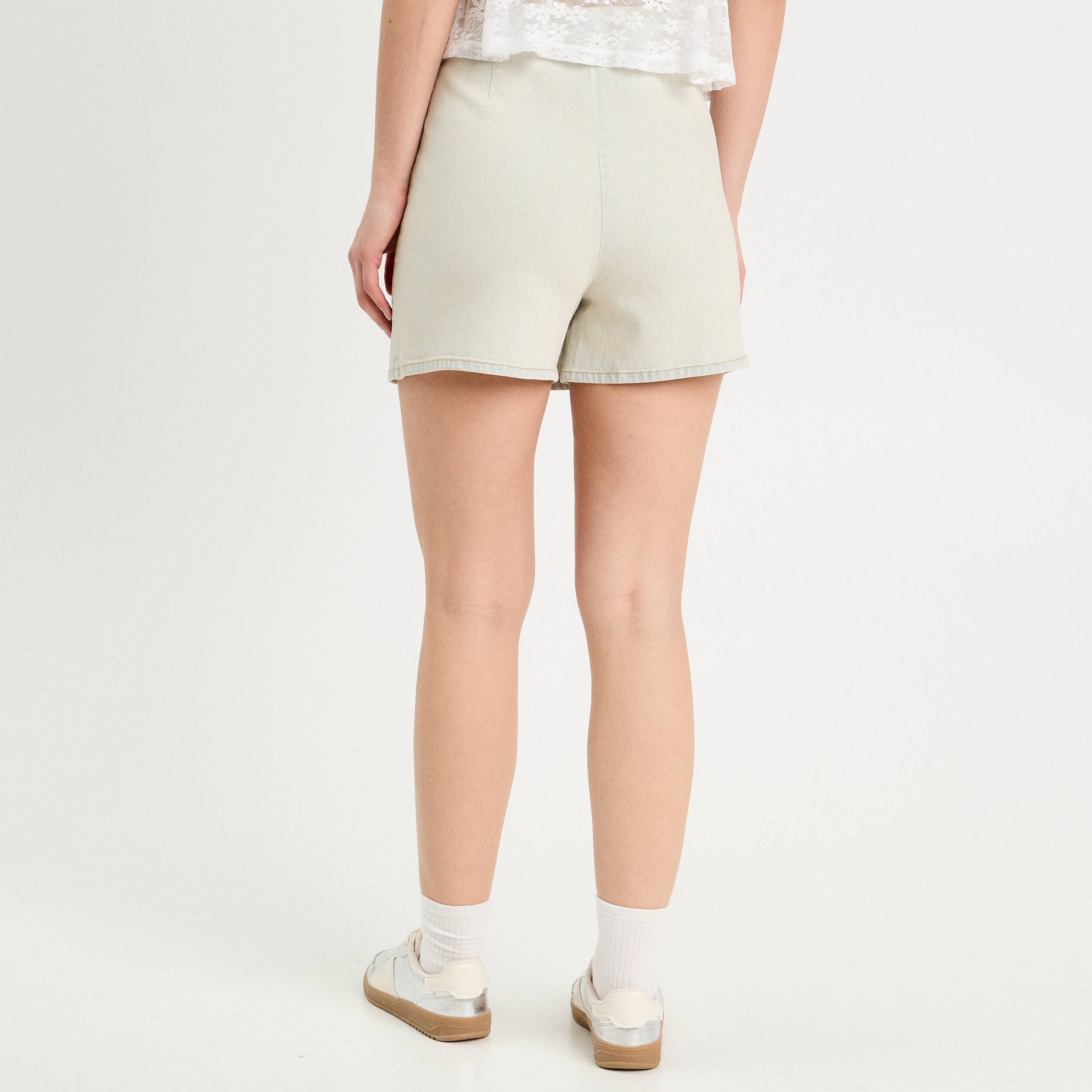 Jupe-short trap&egrave;ze en jean denim bleach femme