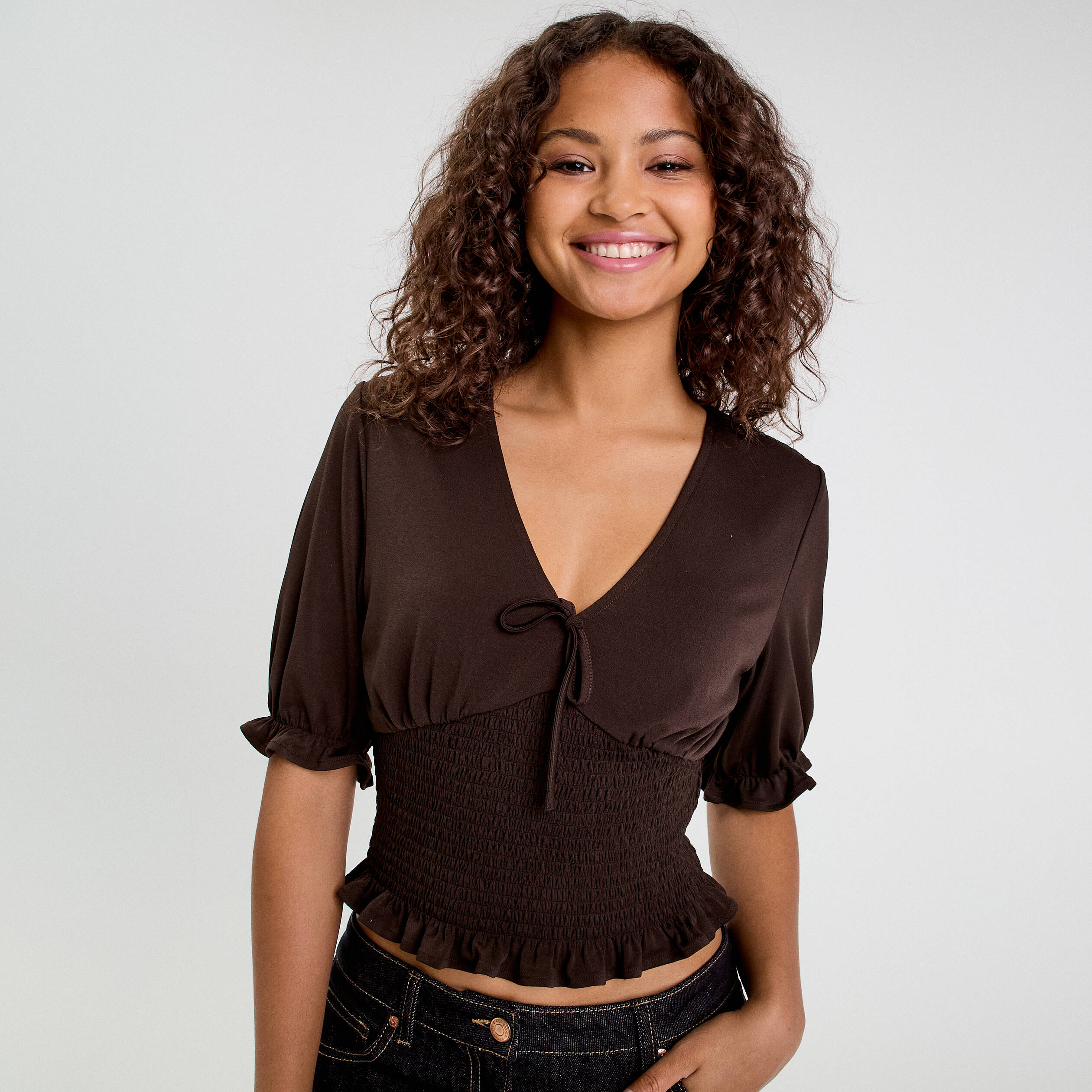 blouse manches courtes smockee marron fonce femme Blouse manches courtes smockée marron foncé femme