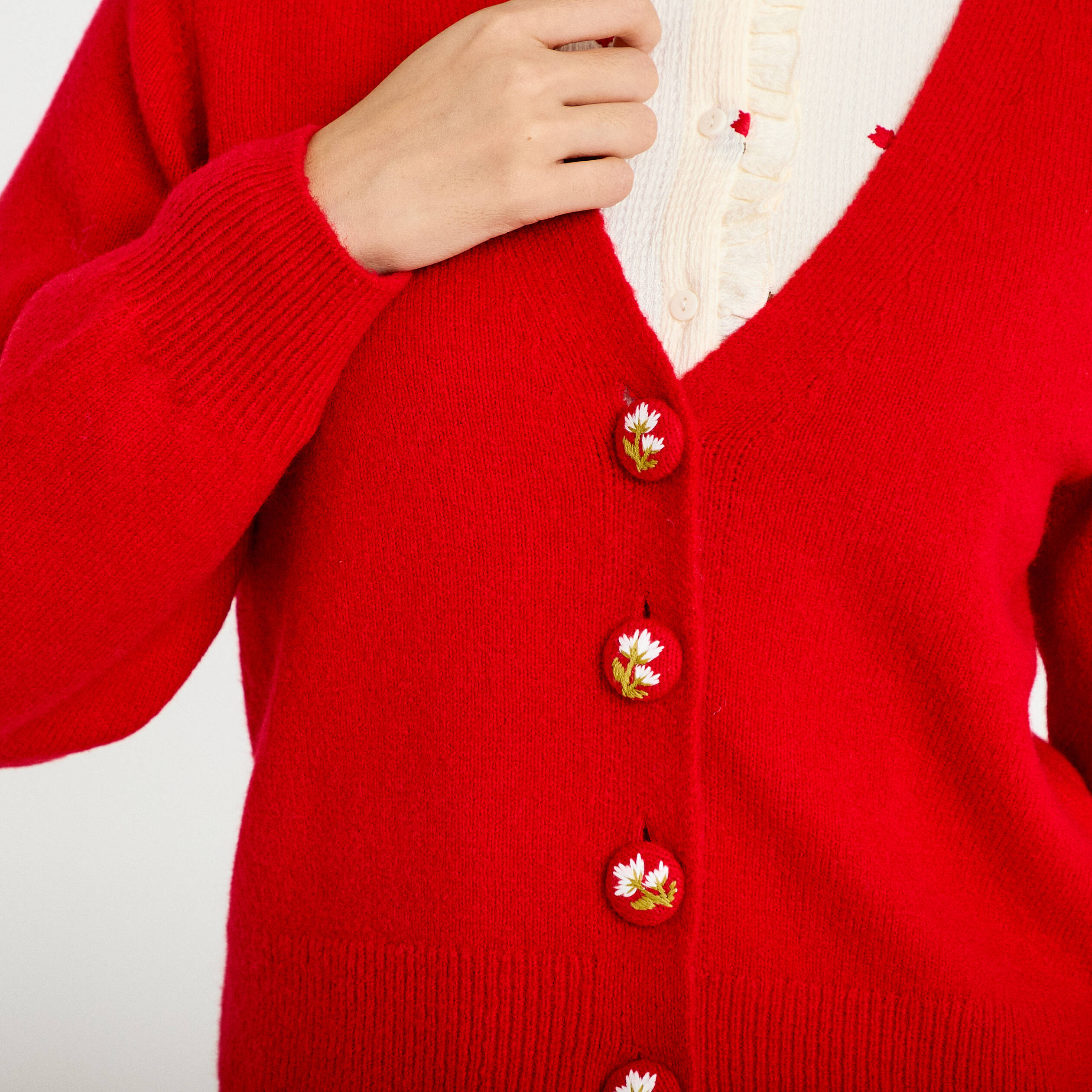 Gilet col v broderie manches longues rouge femme
