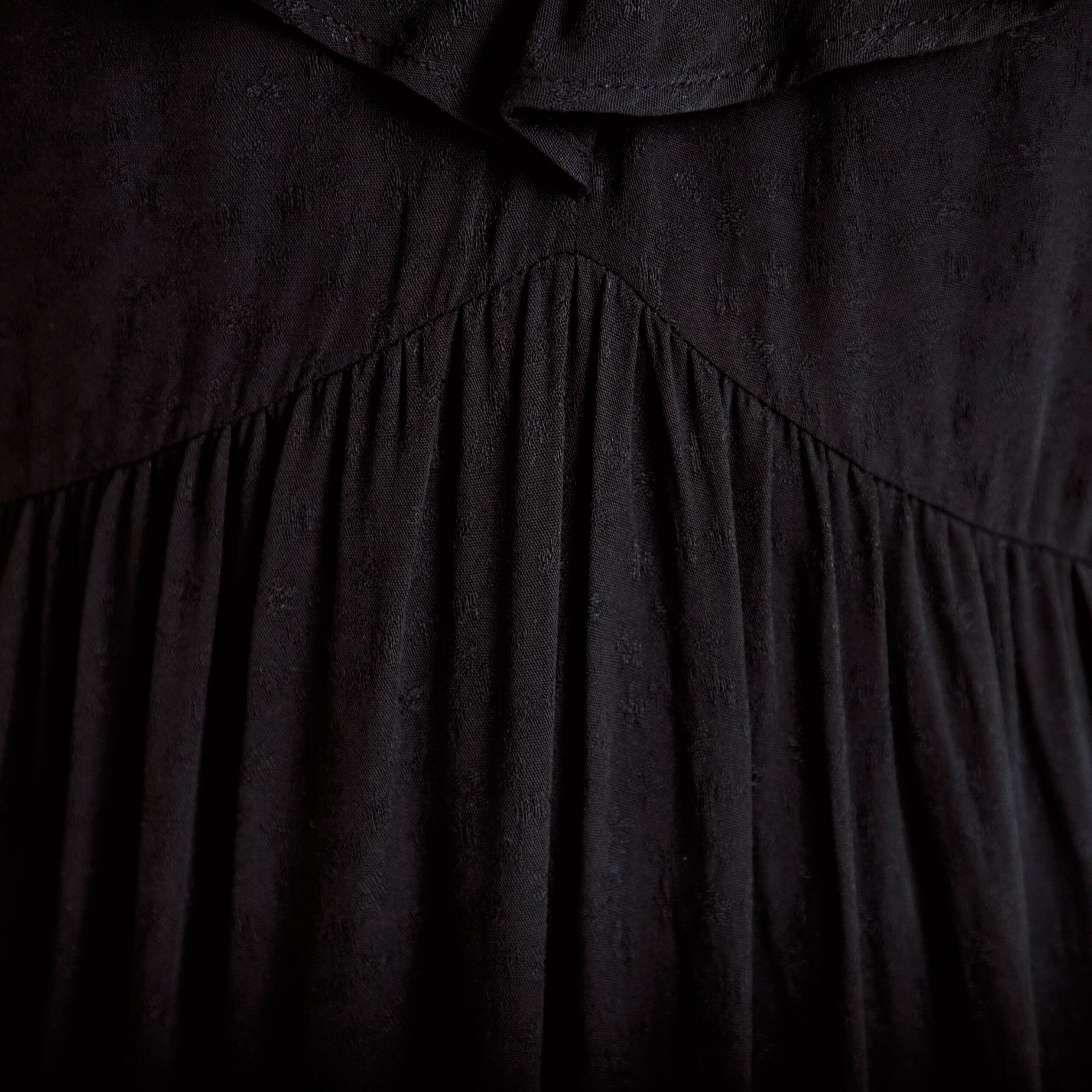 Robe longue &eacute;vas&eacute;e col v manches courtes noir femme