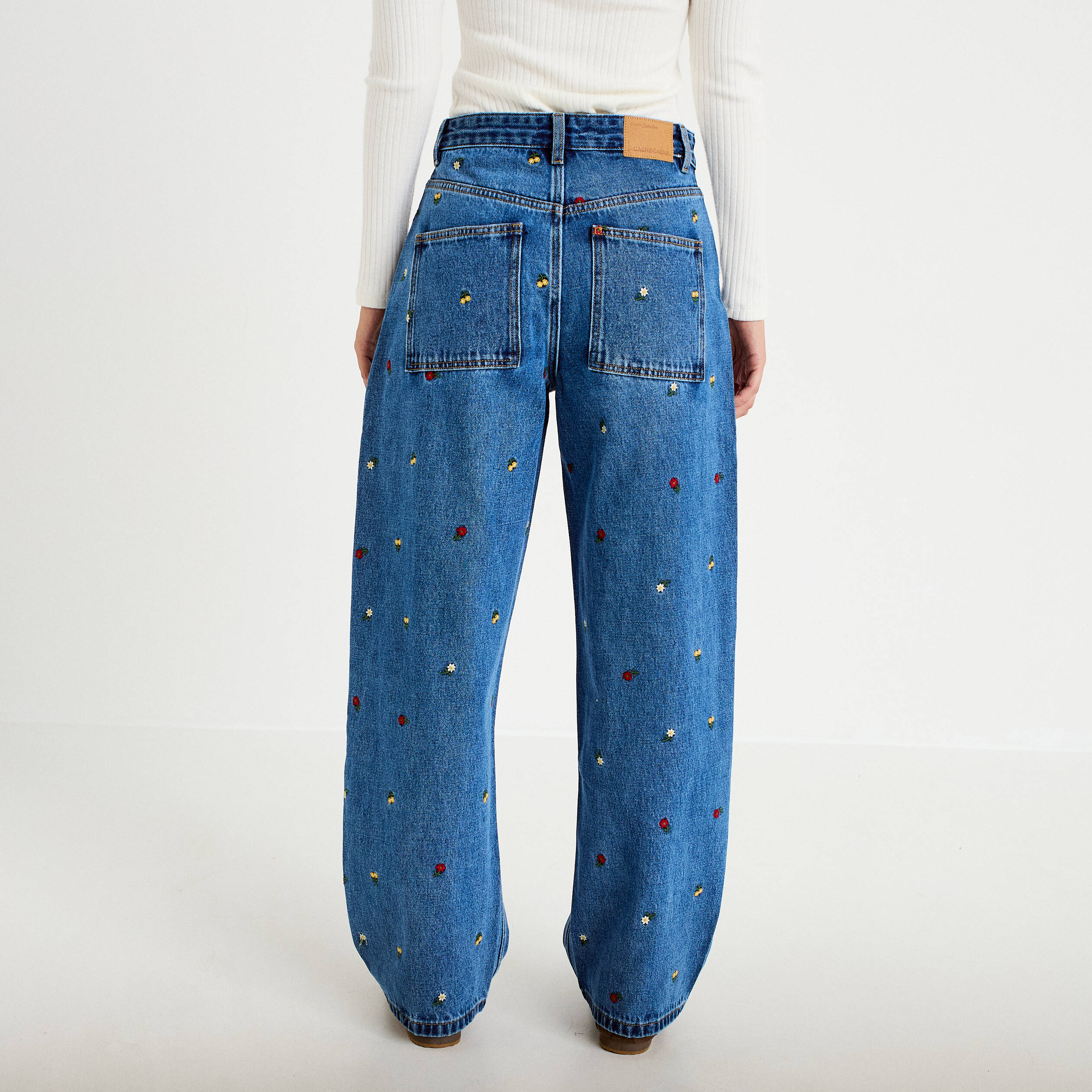 Jean barrel avec broderie bleu femme