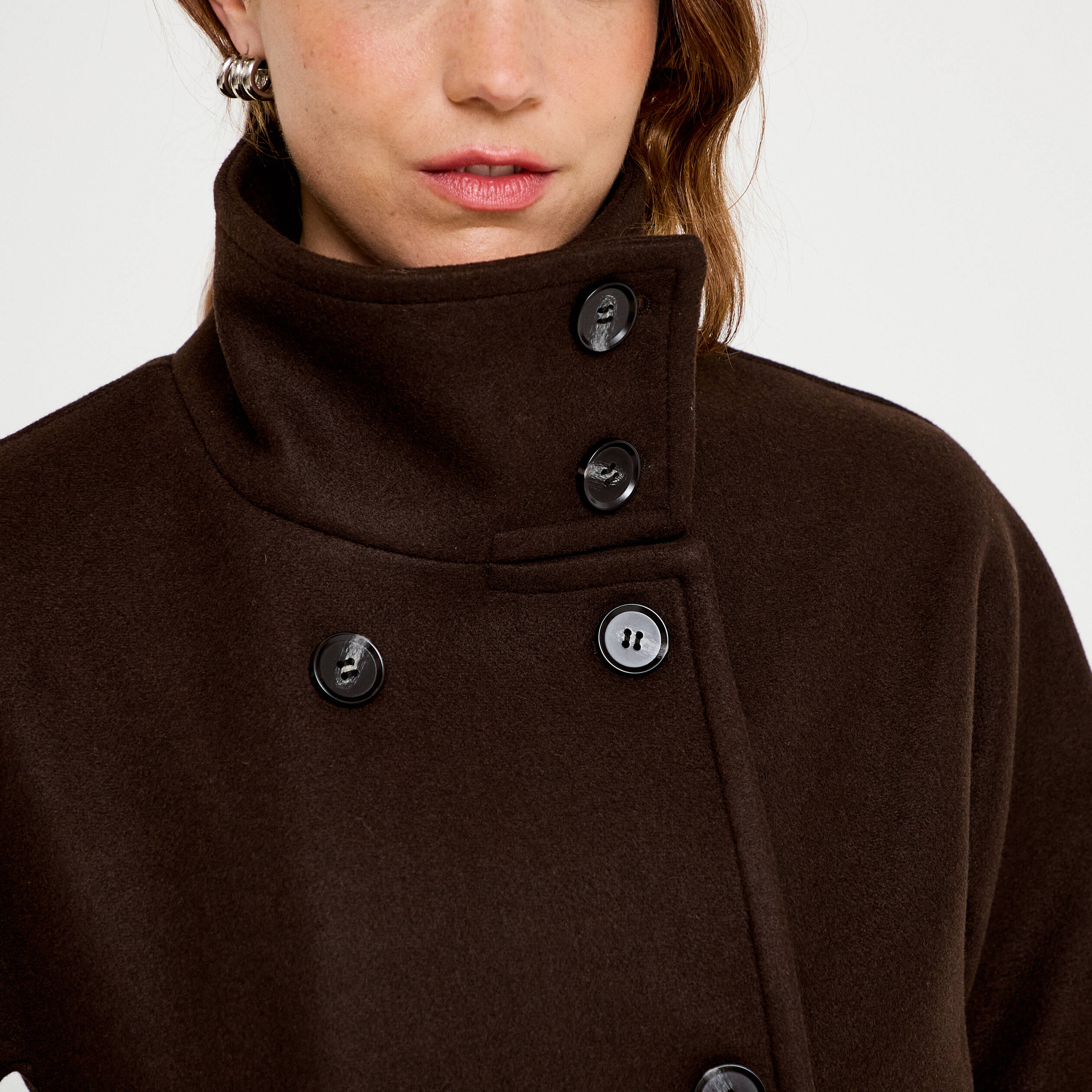 Veste chin&eacute;e col montant manches longues marron fonc&eacute; femme