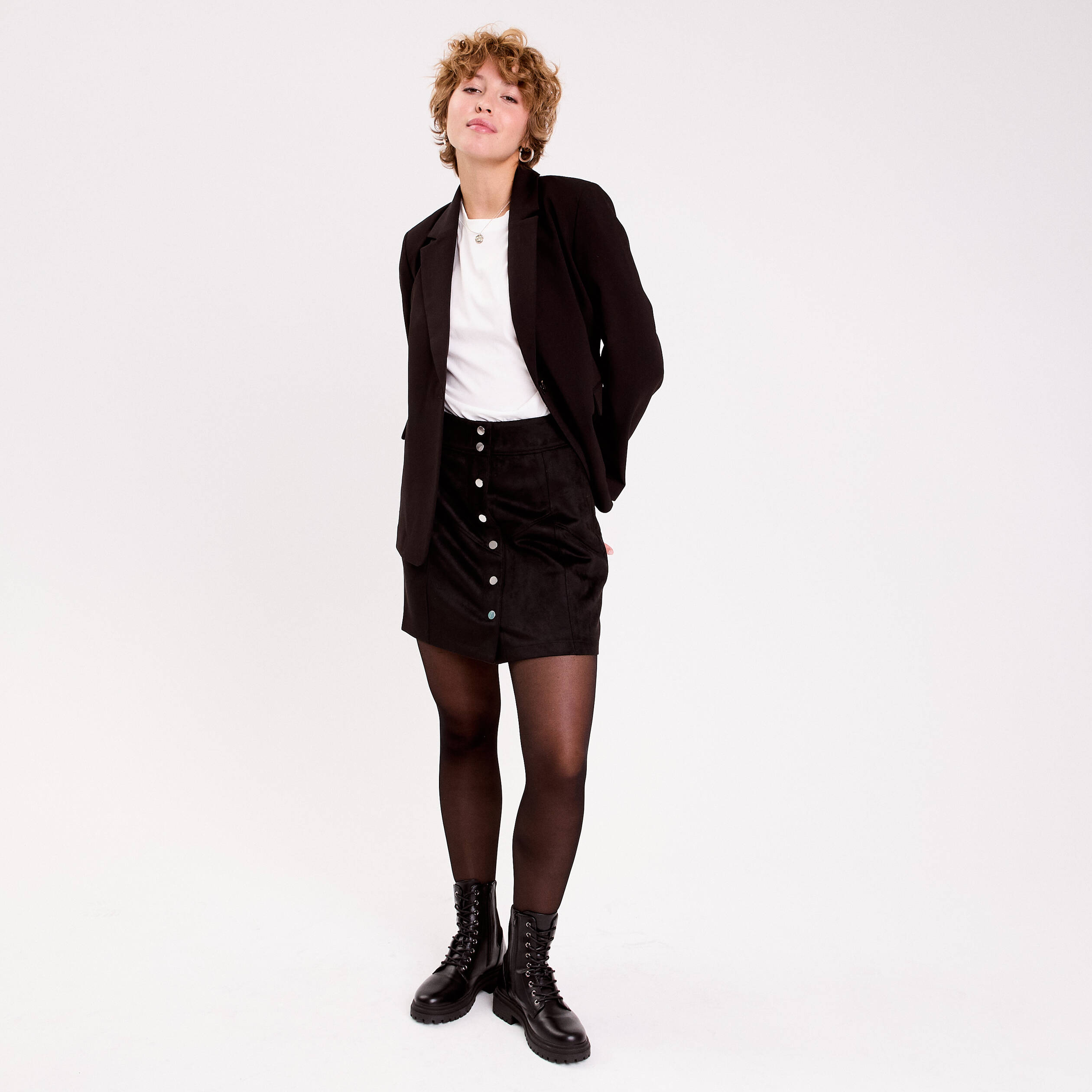 Jupe trap&egrave;ze courte aspect daim noir femme