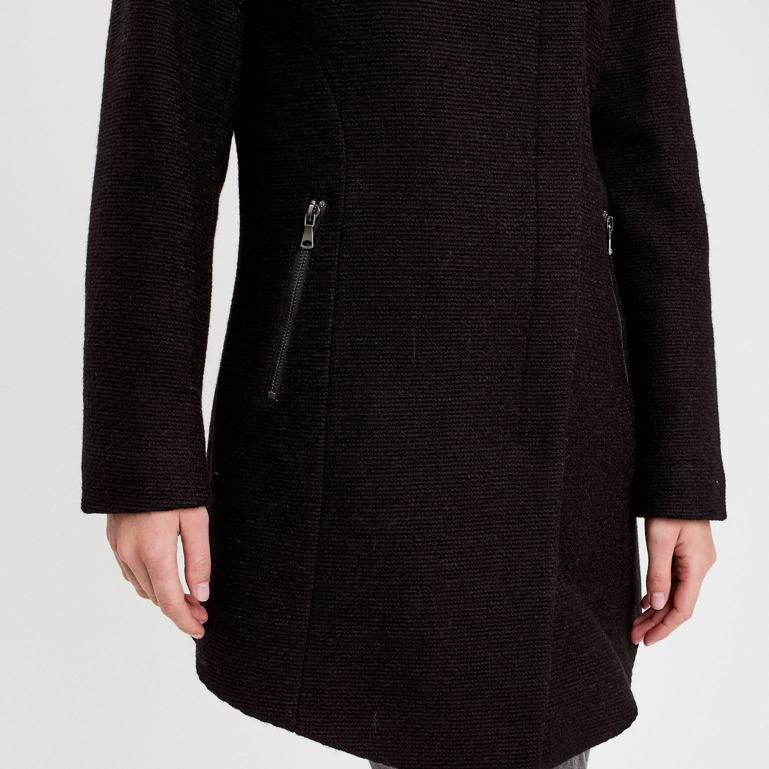 Manteau cintr&eacute; asym&eacute;trique noir femme