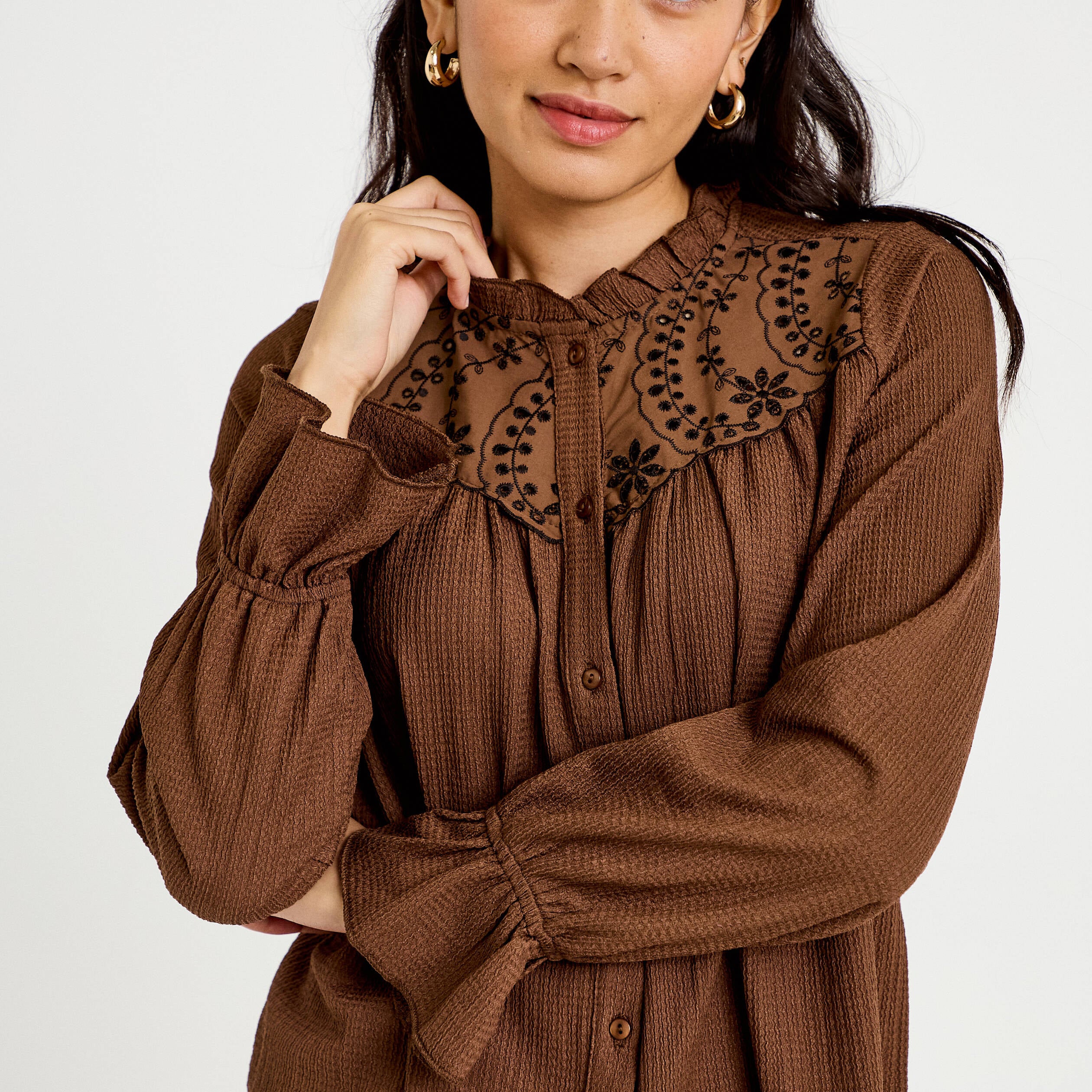 Blouse droite manches longues pliss&eacute;e marron femme