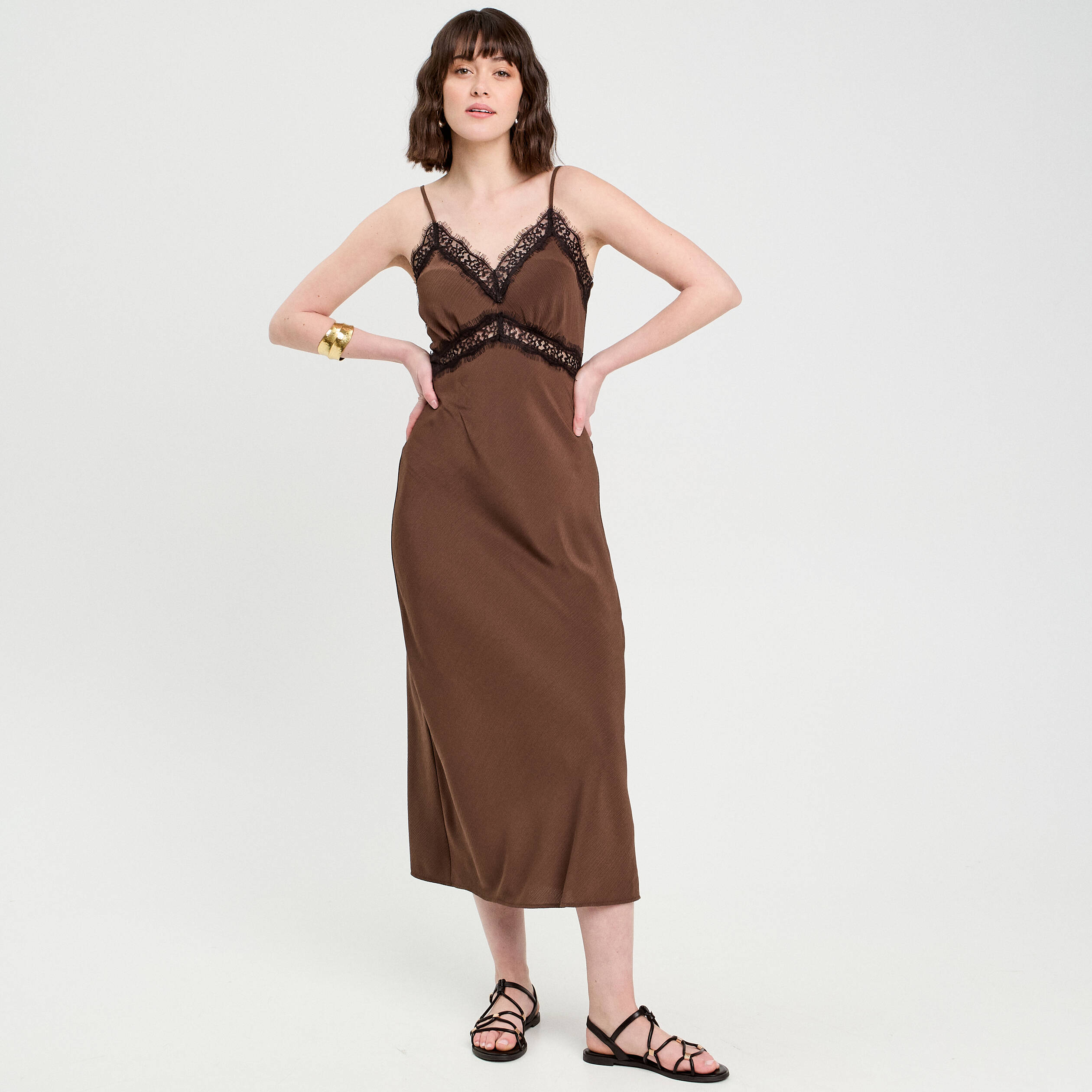 robe longue ajustee dentelle marron fonce femme Robe longue ajustée dentelle marron foncé femme