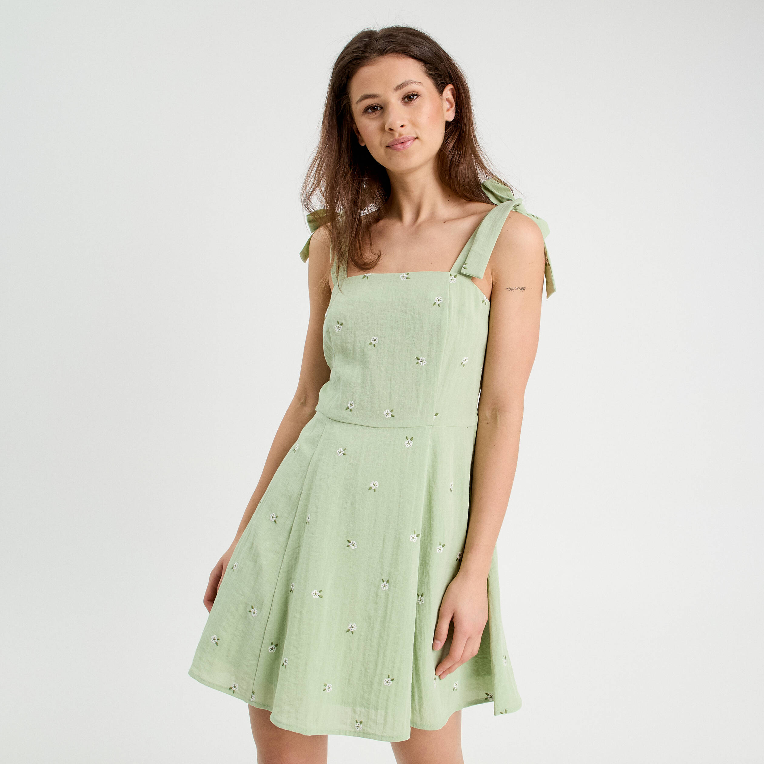 Robe chasuble trapèze brodée vert menthe femme