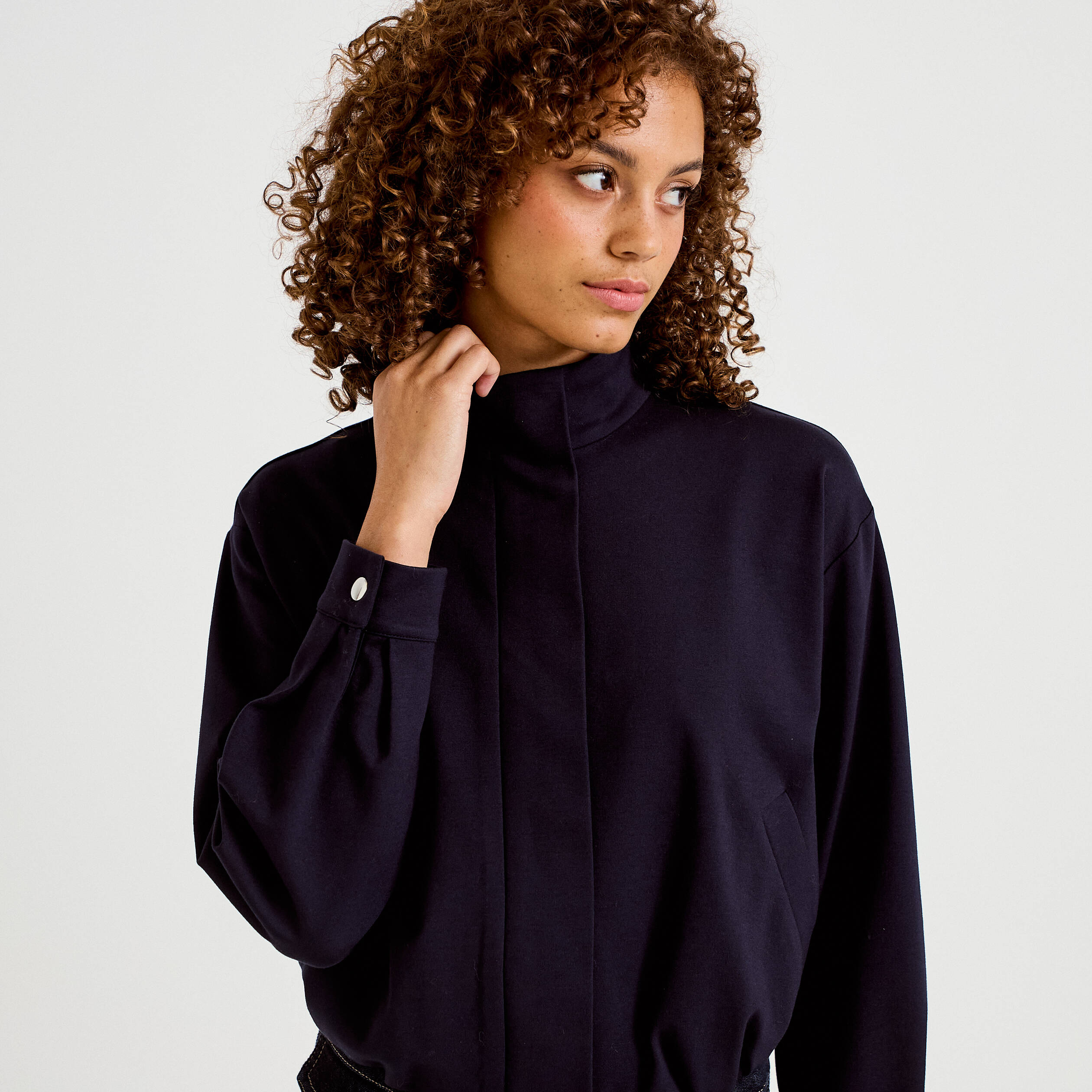Veste cropped bas resserr&eacute; bleu marine femme