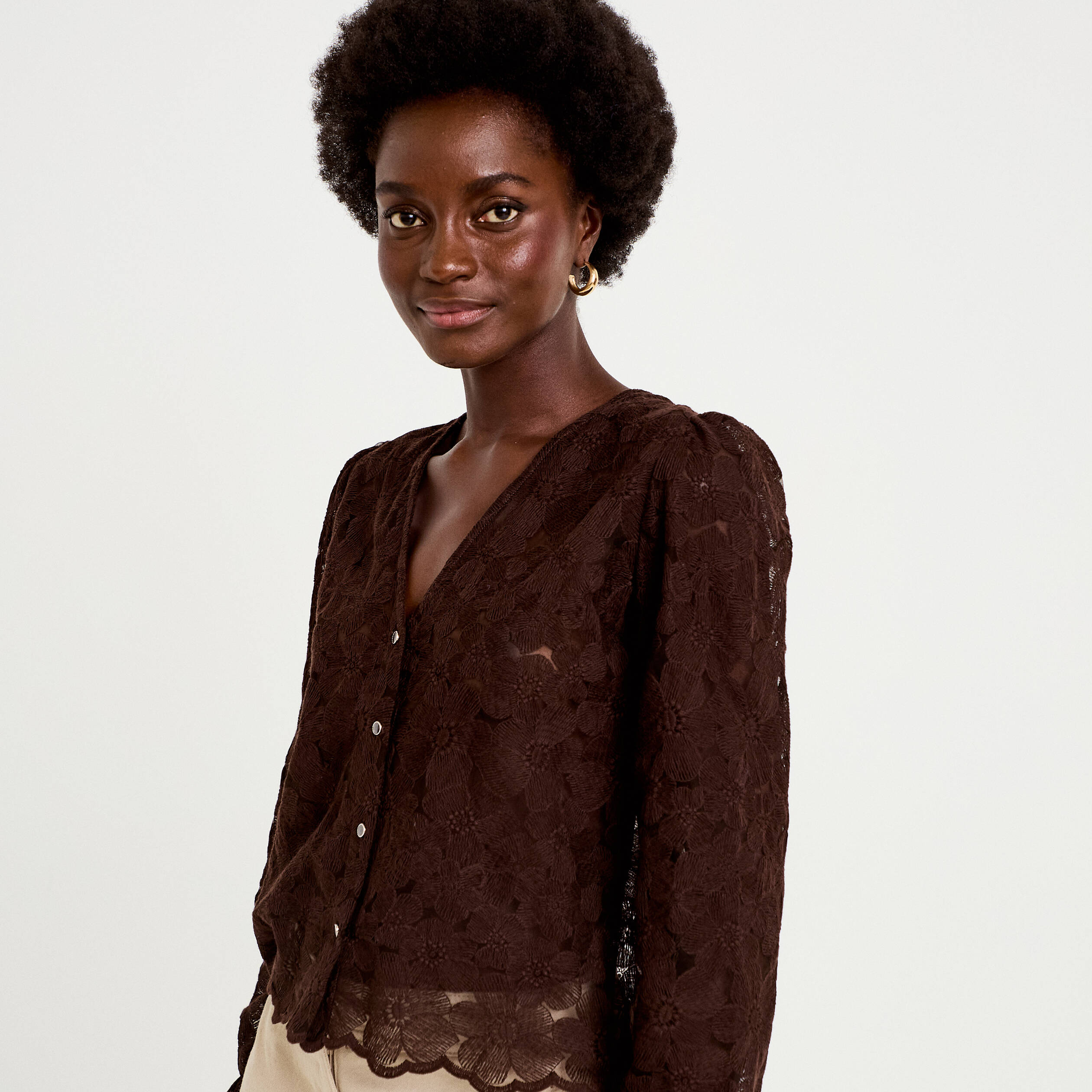 Blouse en dentelle d&eacute;collet&eacute; dos marron fonc&eacute; femme