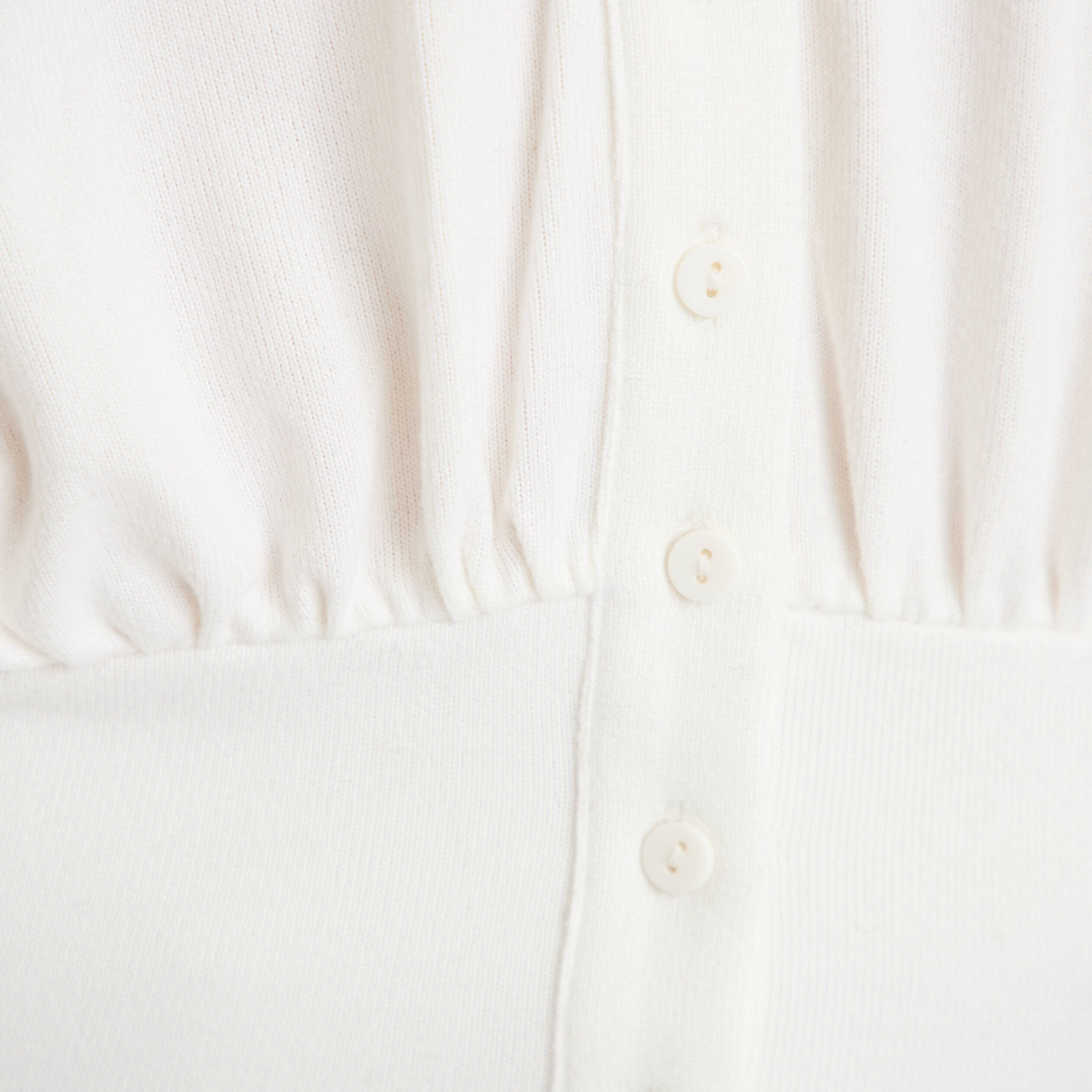 Gilet bas resserr&eacute; manches longues ecru femme