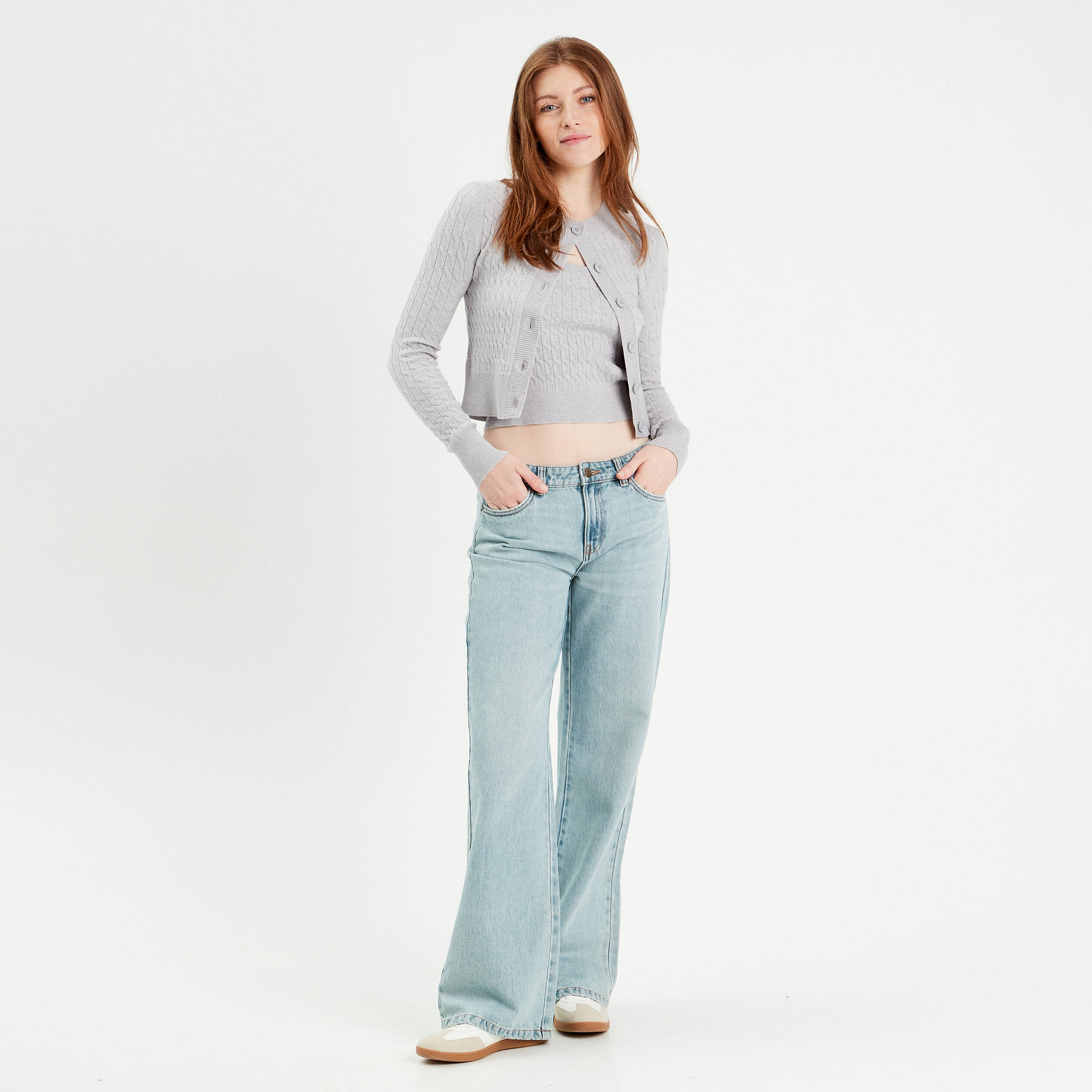 D&eacute;bardeur tricot torsades gris clair femme