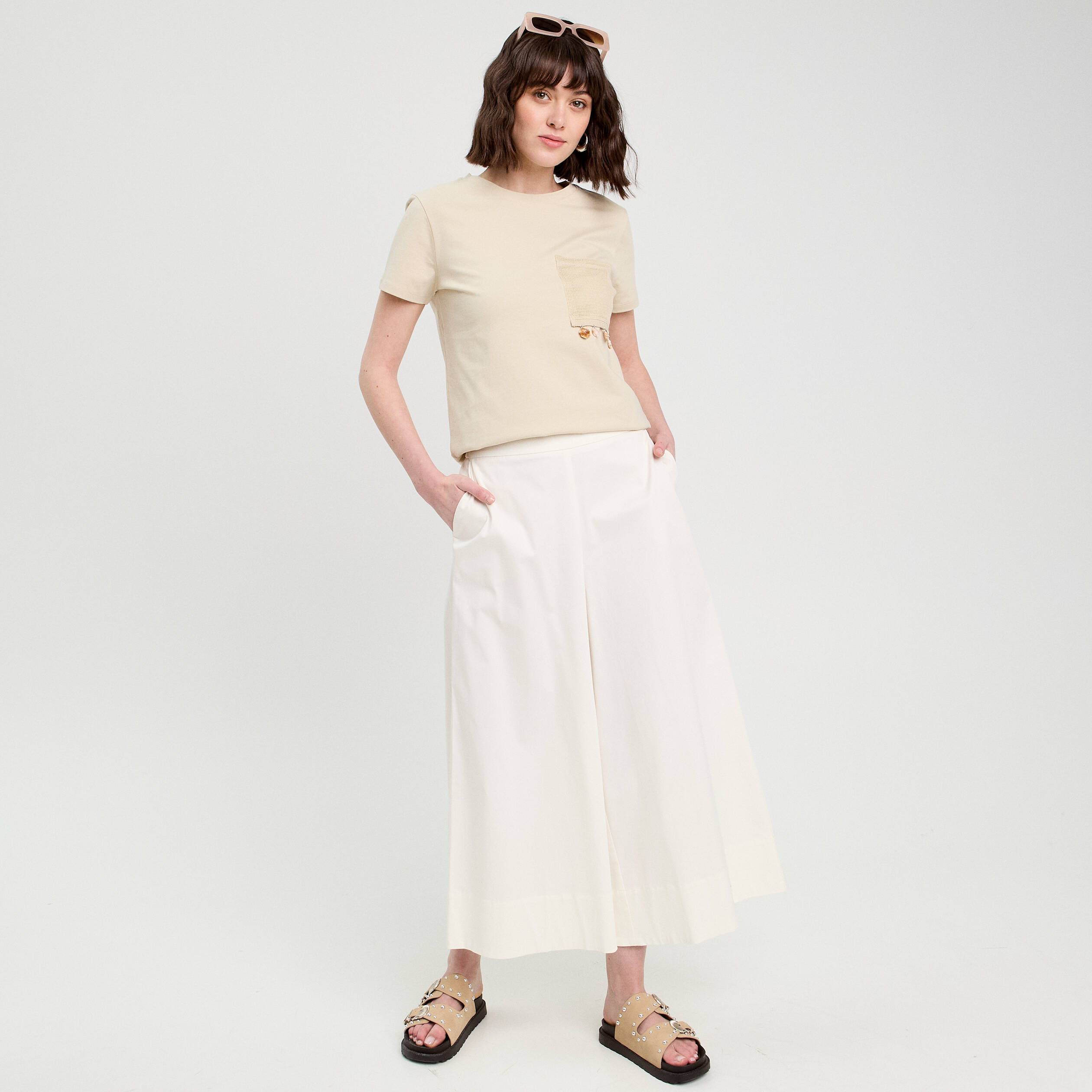 T-shirt poche d&eacute;tails bijoux beige femme