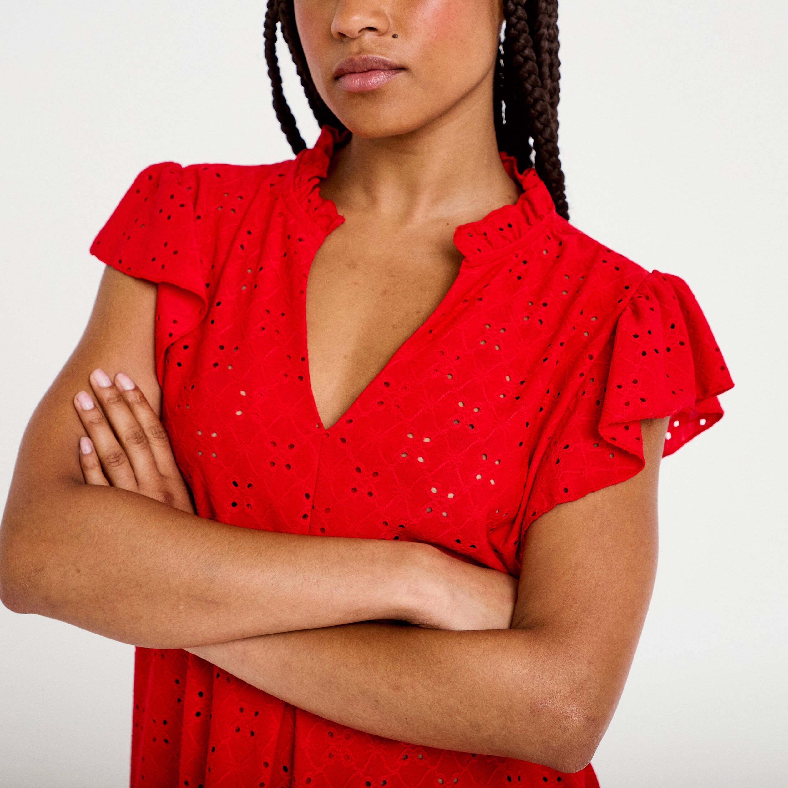 Blouse ajour&eacute;e col v manches courtes rouge femme