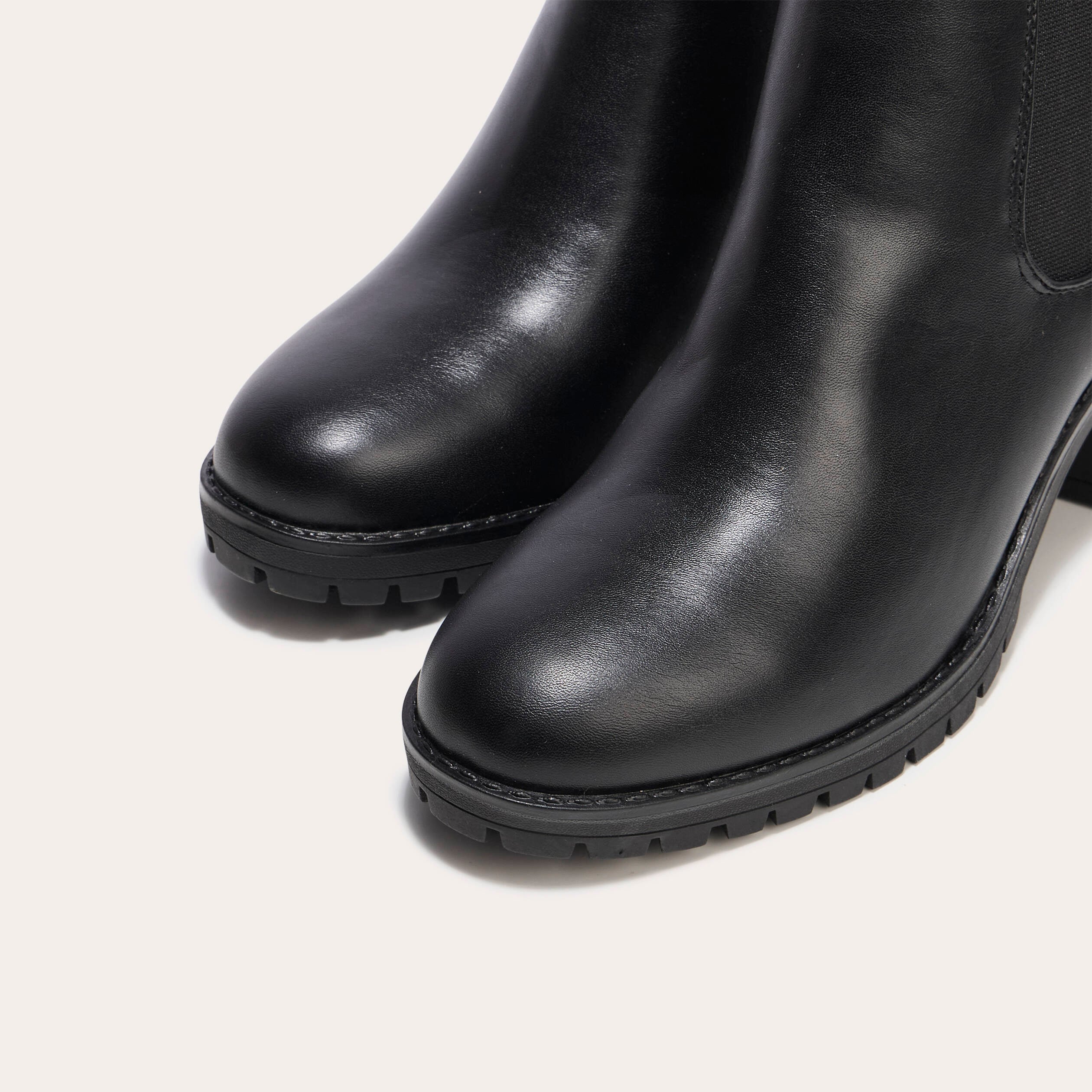 Bottines &agrave; talon noir femme