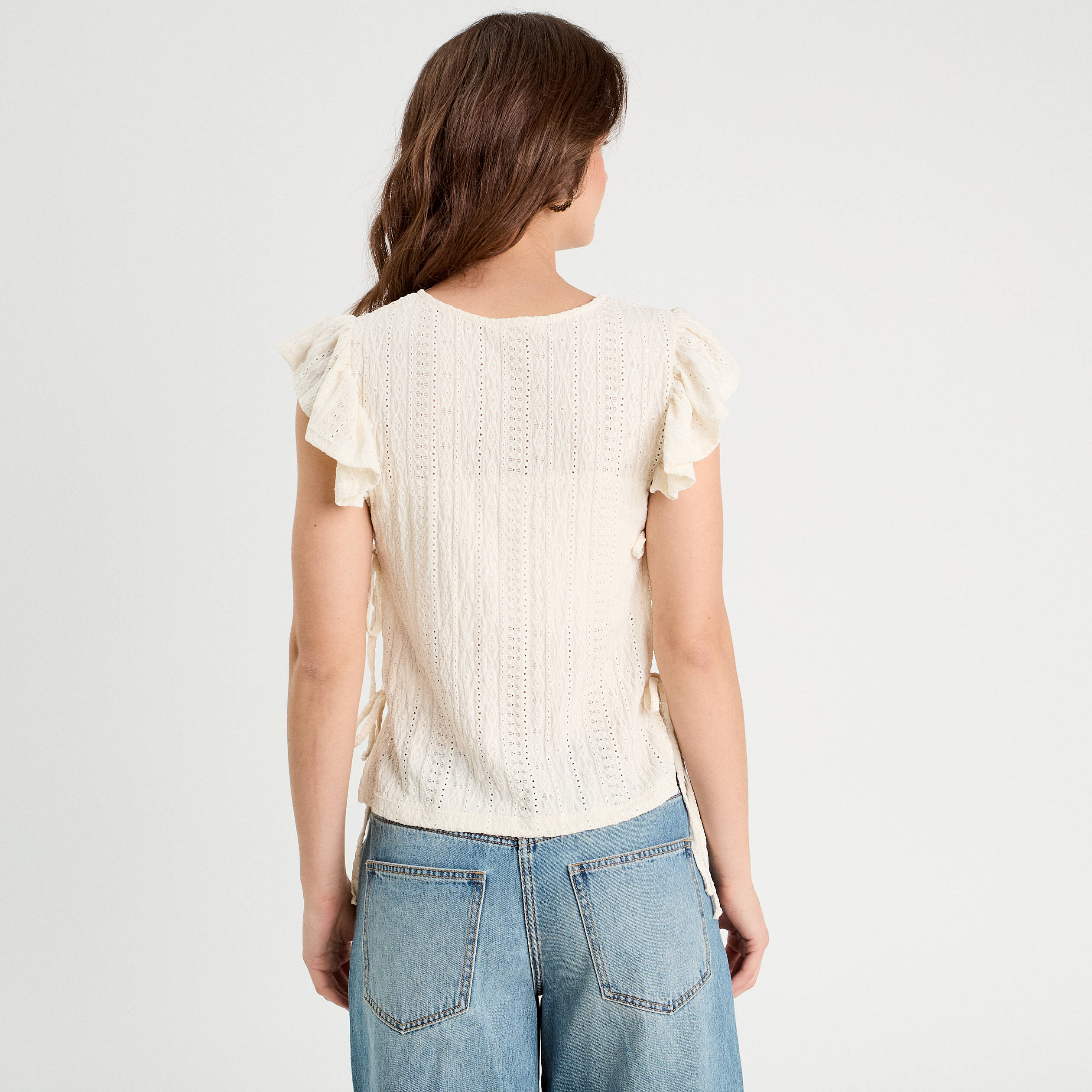 T-shirt brod&eacute; avec volants ecru femme
