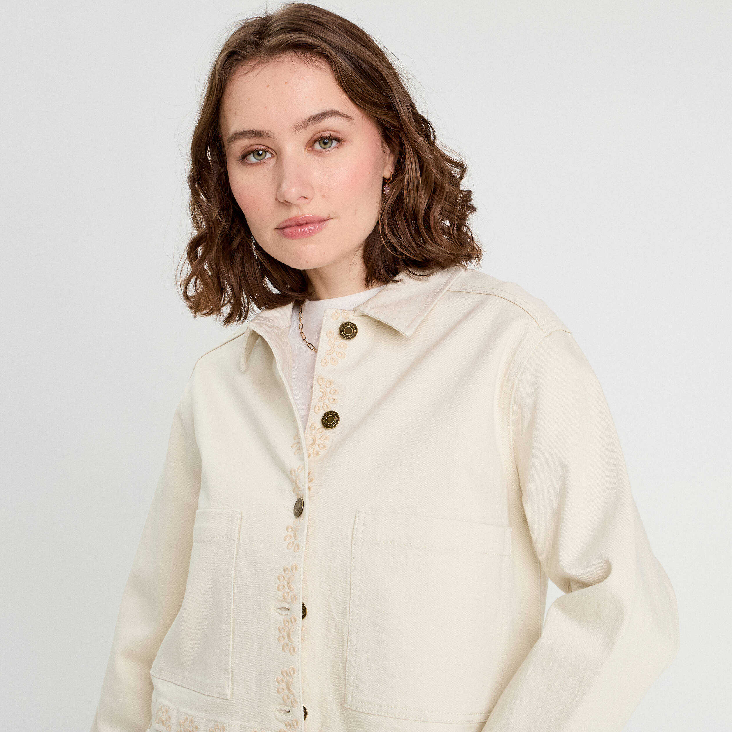 Veste brodée boutonnée ecru femme