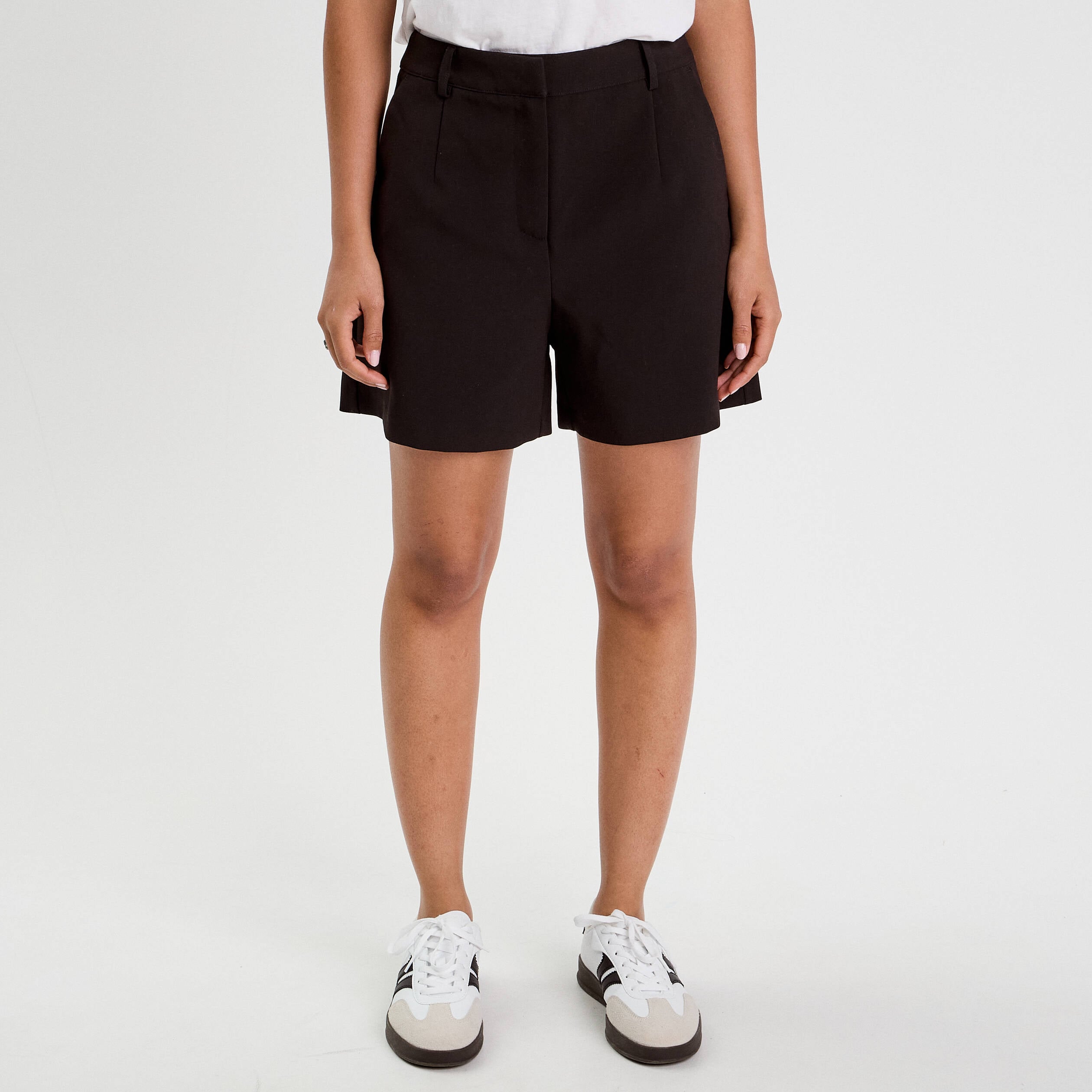 Short regular noir femme