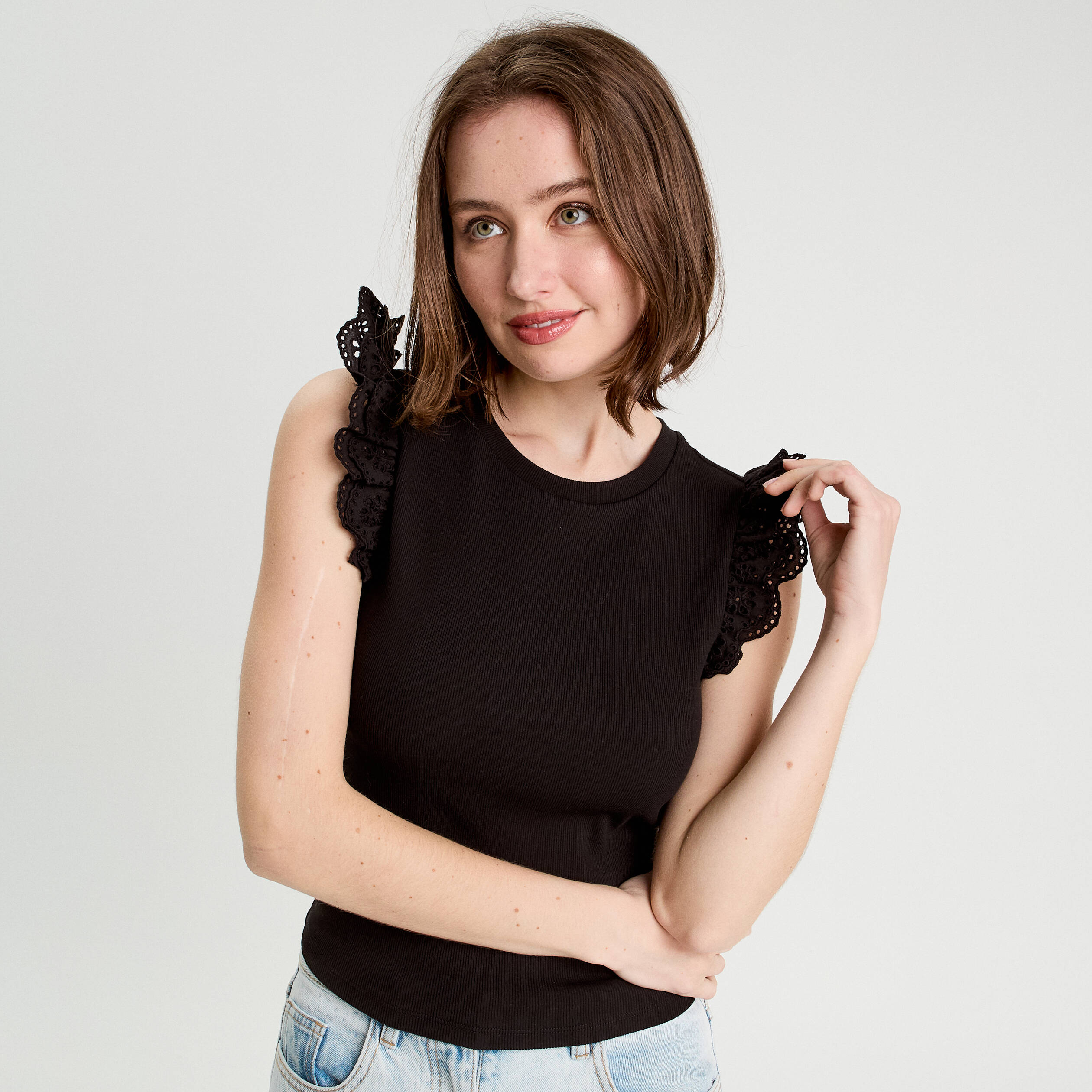 debardeur volants brodes noir femme Débardeur volants brodés noir femme