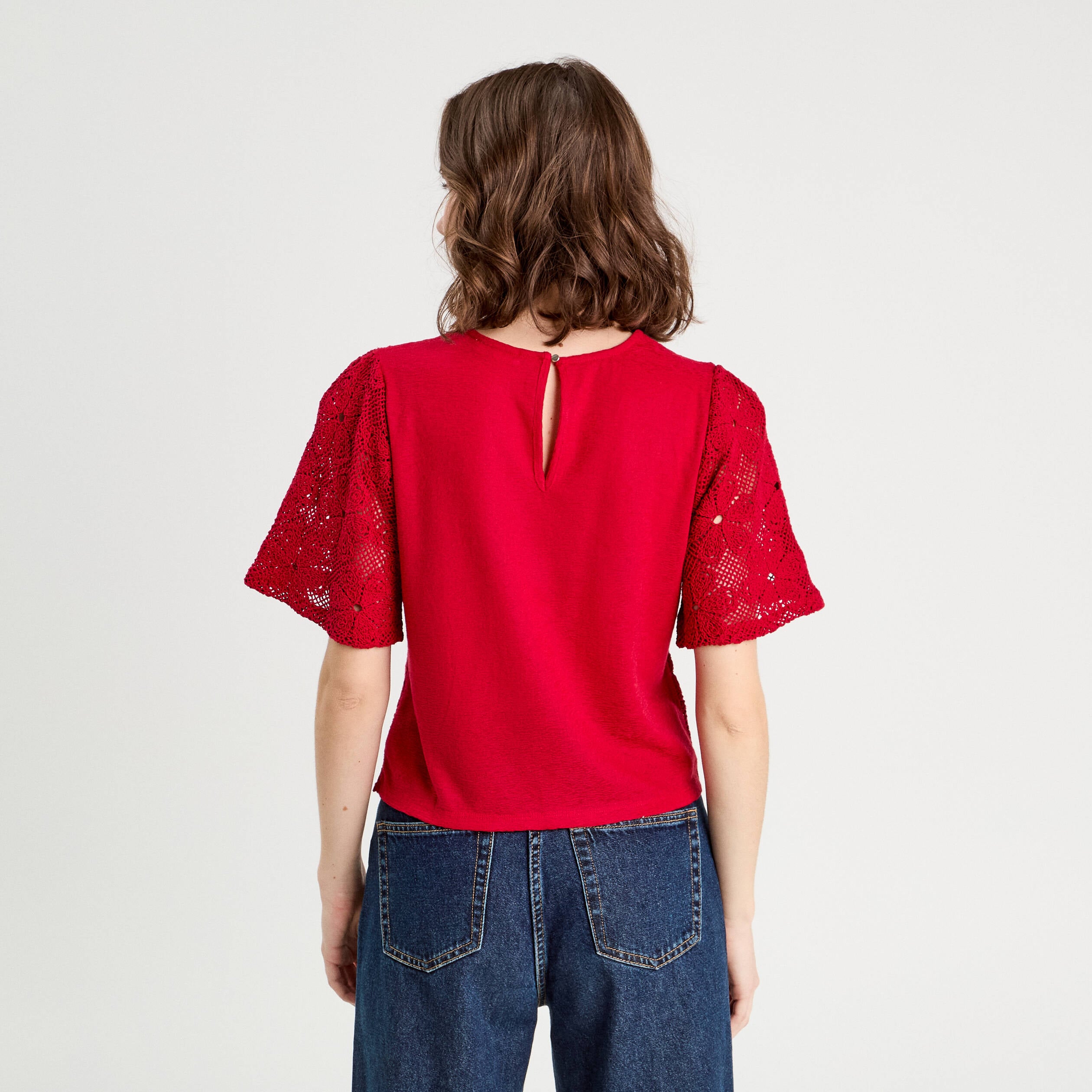 T-shirt dentelle macram&eacute; rouge femme