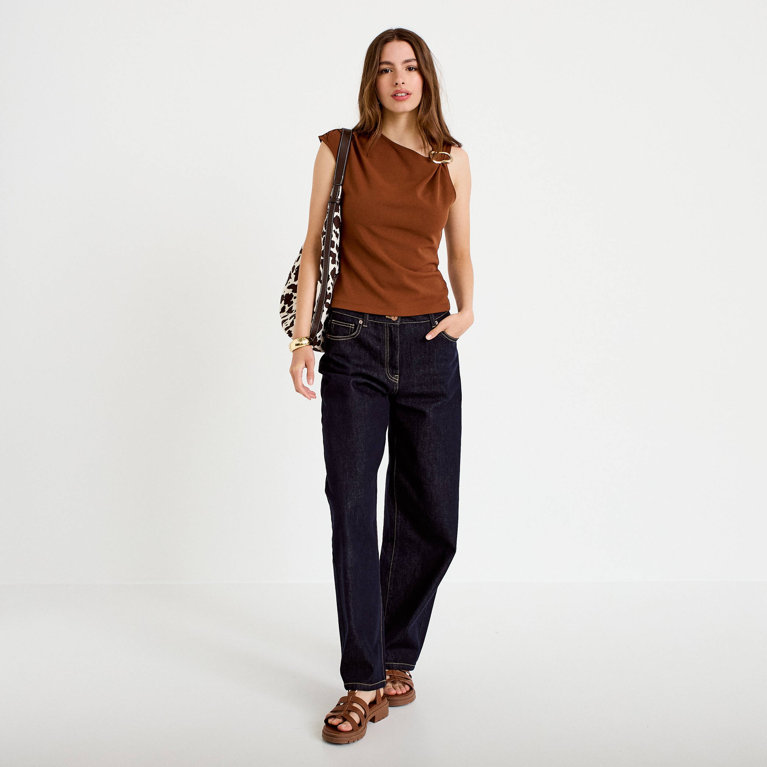 Top asym&eacute;trique d&eacute;tail bijou marron femme