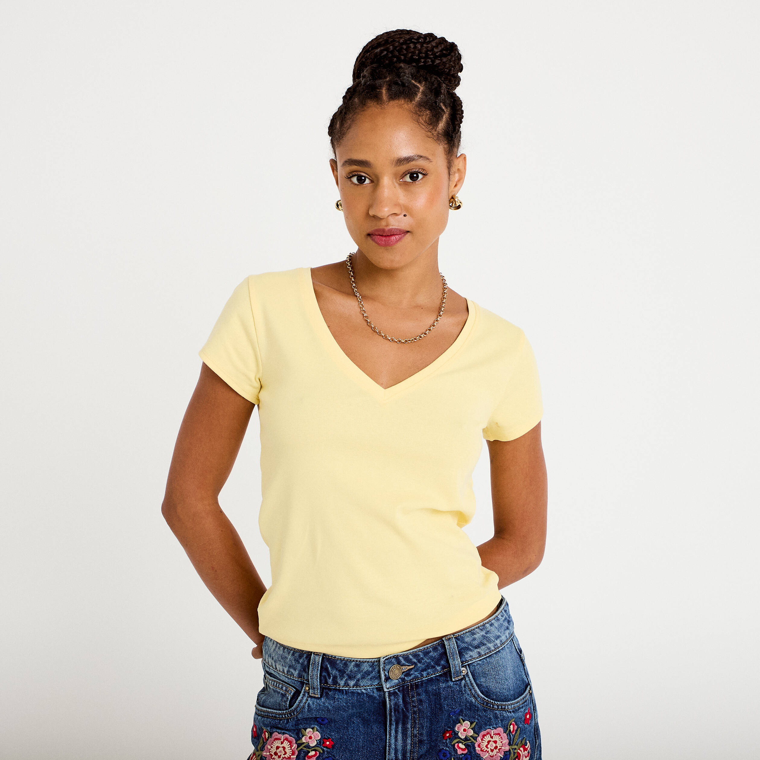 T-shirt ajust&eacute; col v manches courtes jaune clair femme