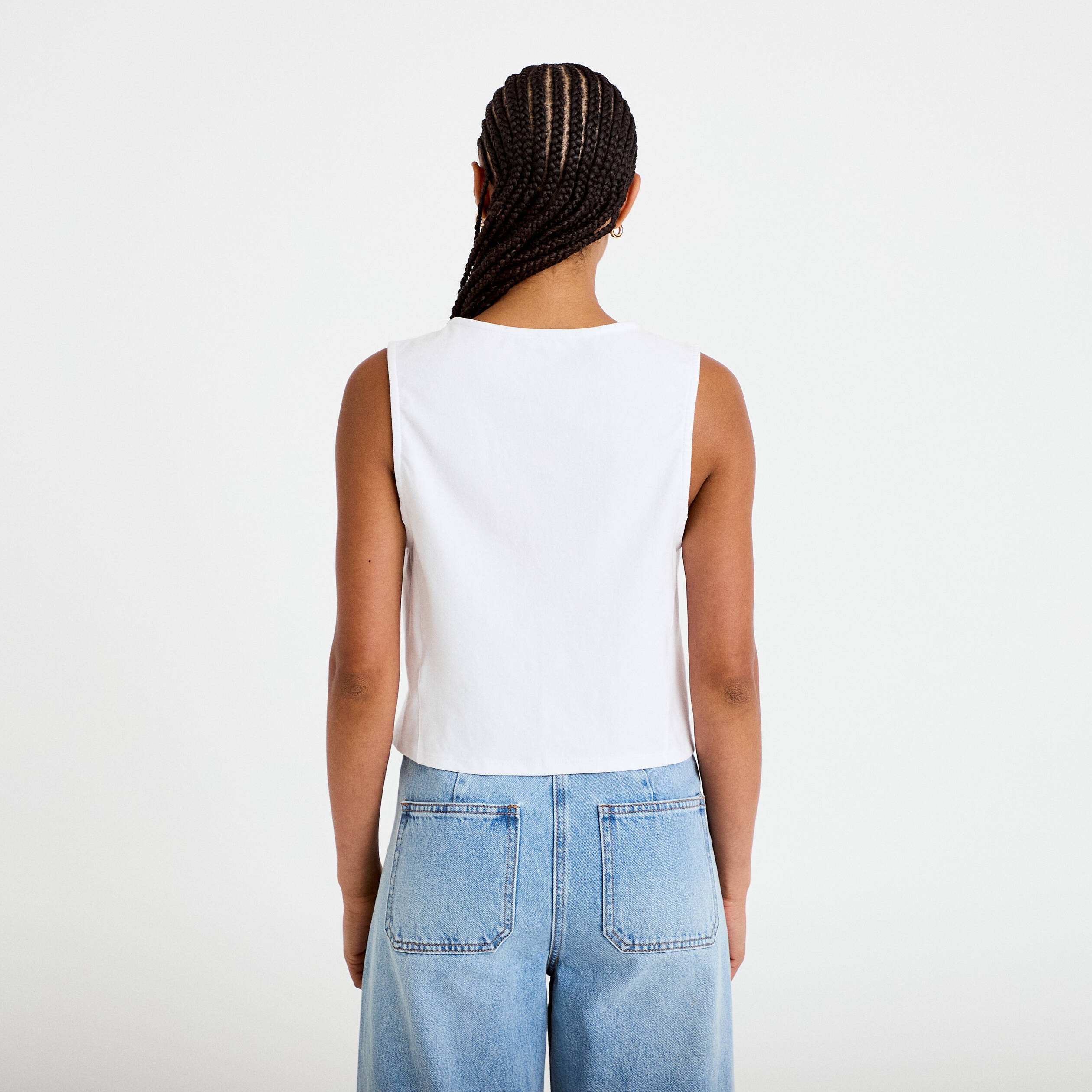 Gilet jean cintr&eacute; cropped sans manches blanc femme