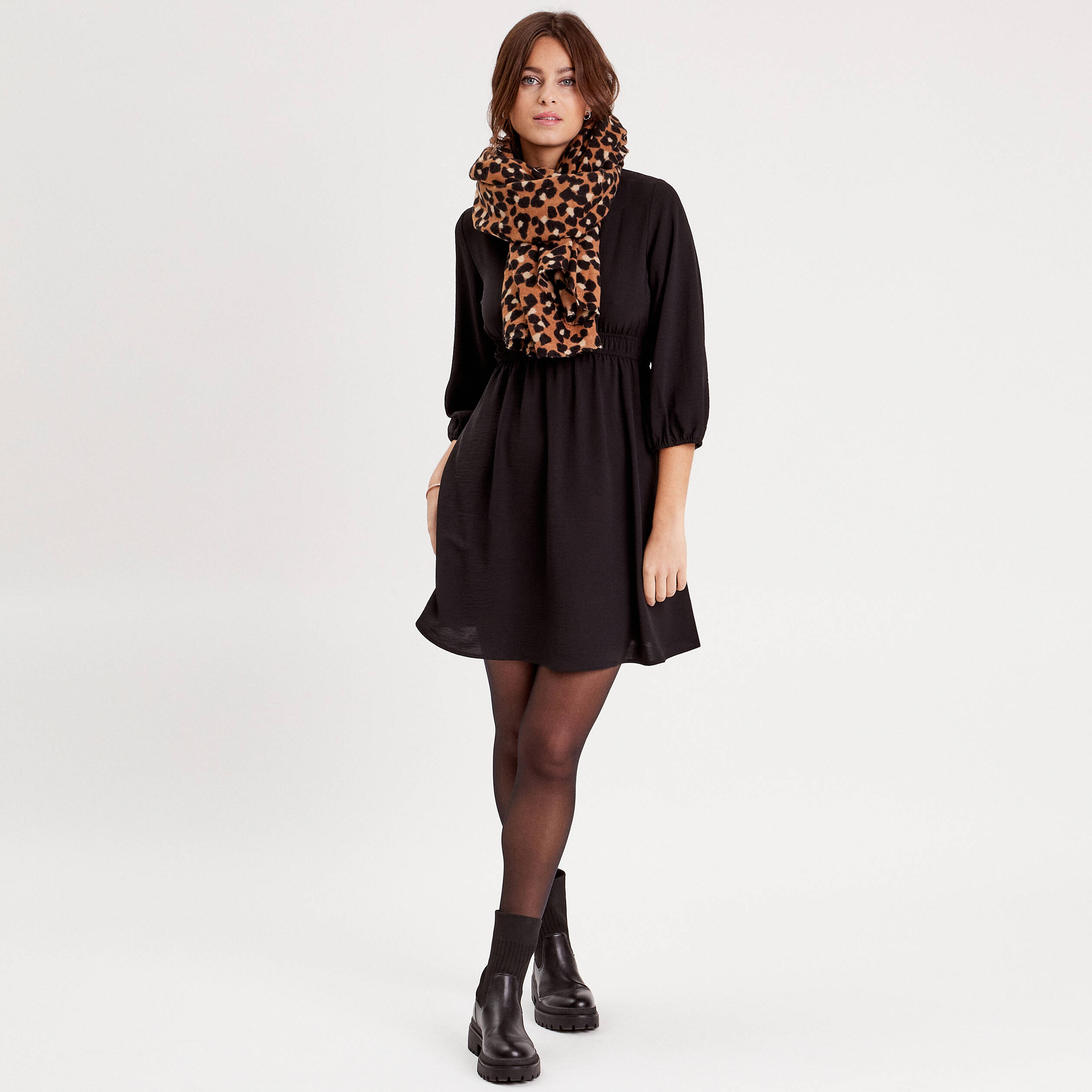 Robe &eacute;vas&eacute;e manches 3/4 noir femme
