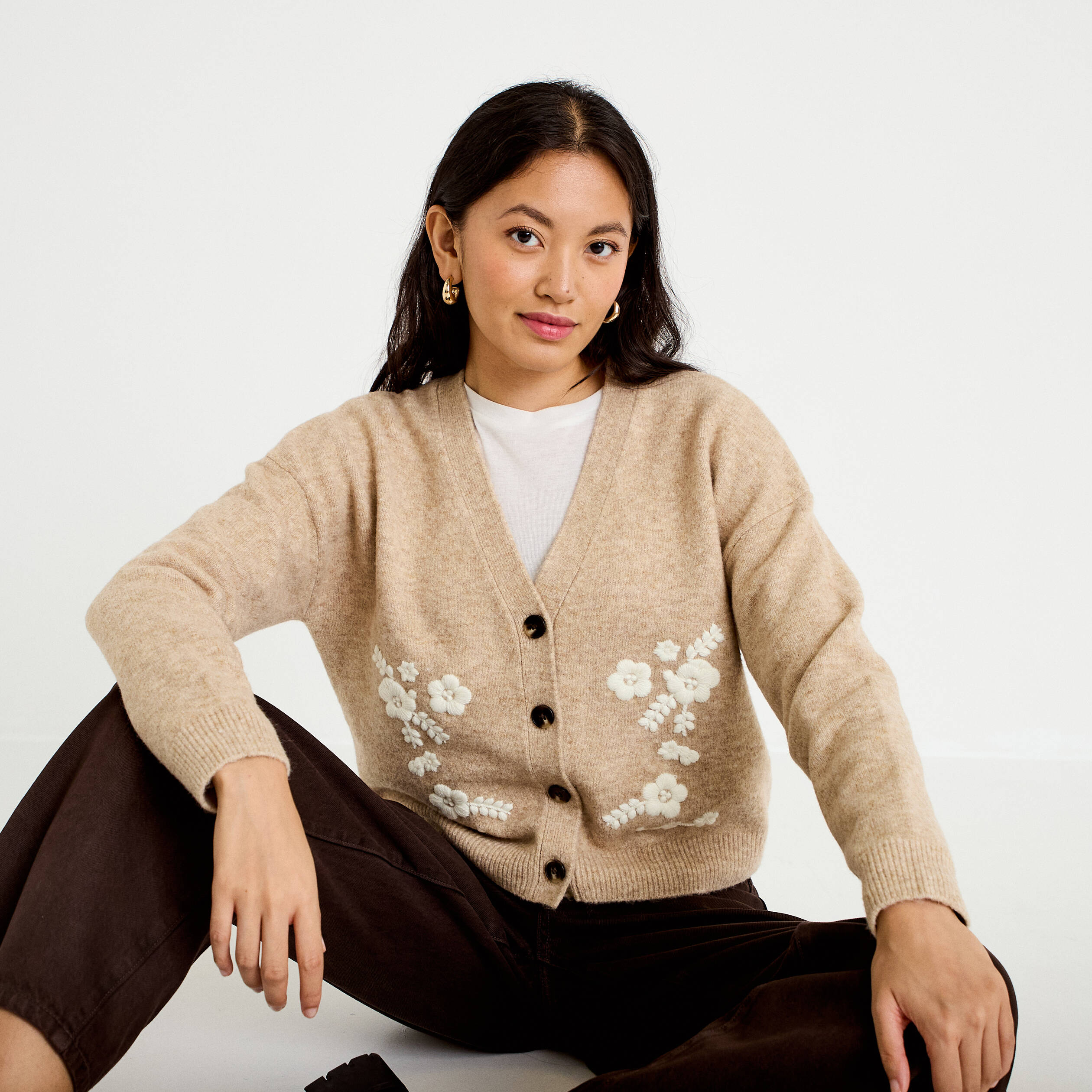 Gilet brod&eacute; col v manches longues beige femme