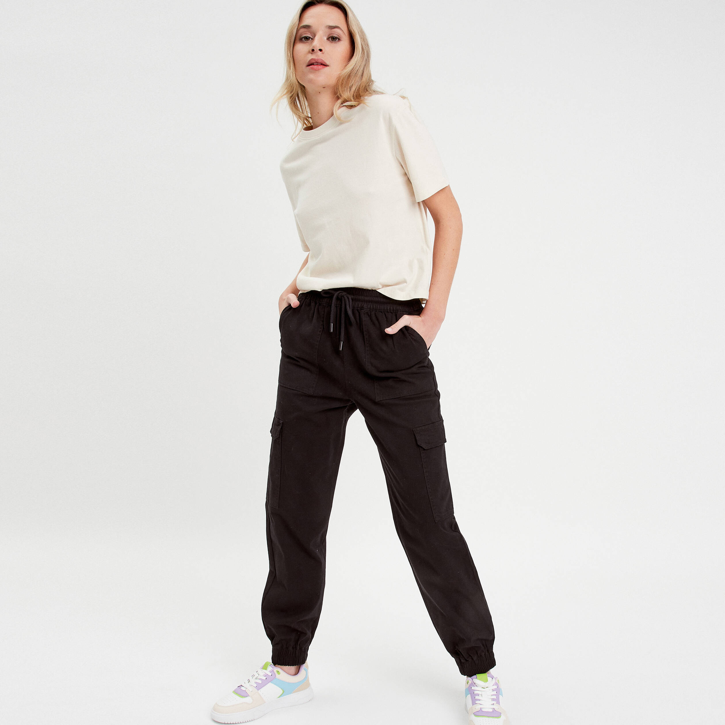 Pantalon cargo slim noir femme