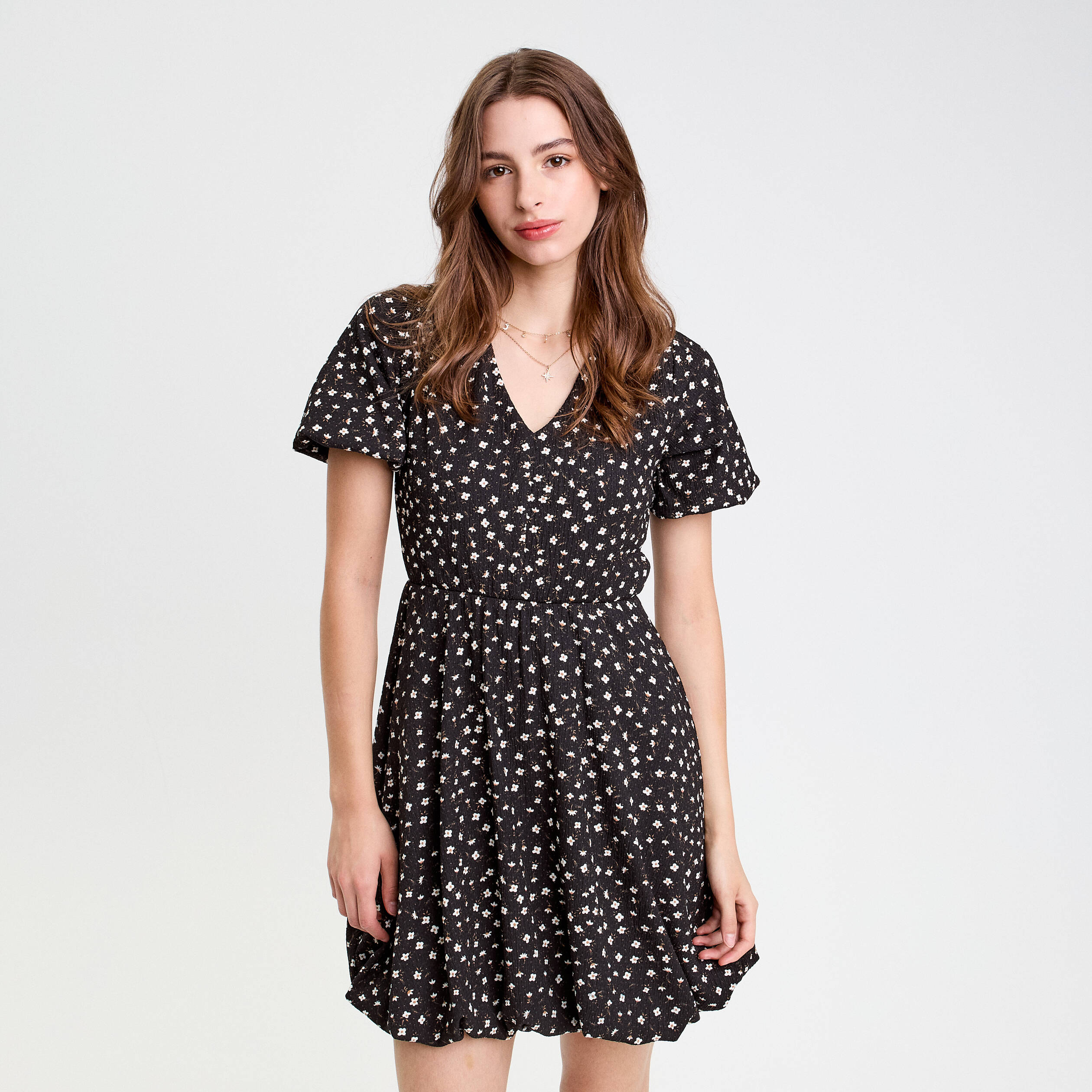 robe courte evasee col v manches courtes noir femme Robe courte évasée col v manches courtes noir femme