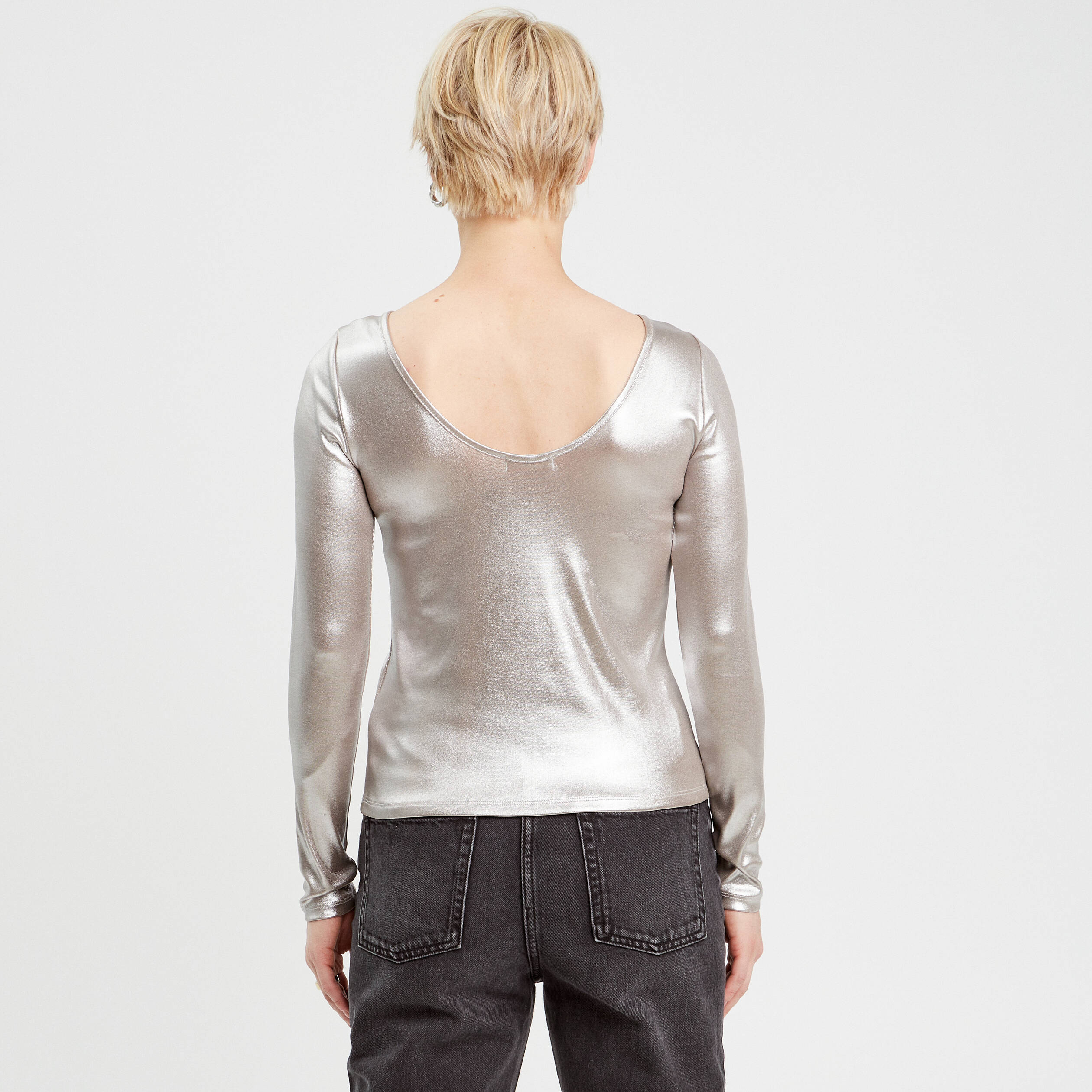 T-shirt aspect m&eacute;tallis&eacute; gris argent femme