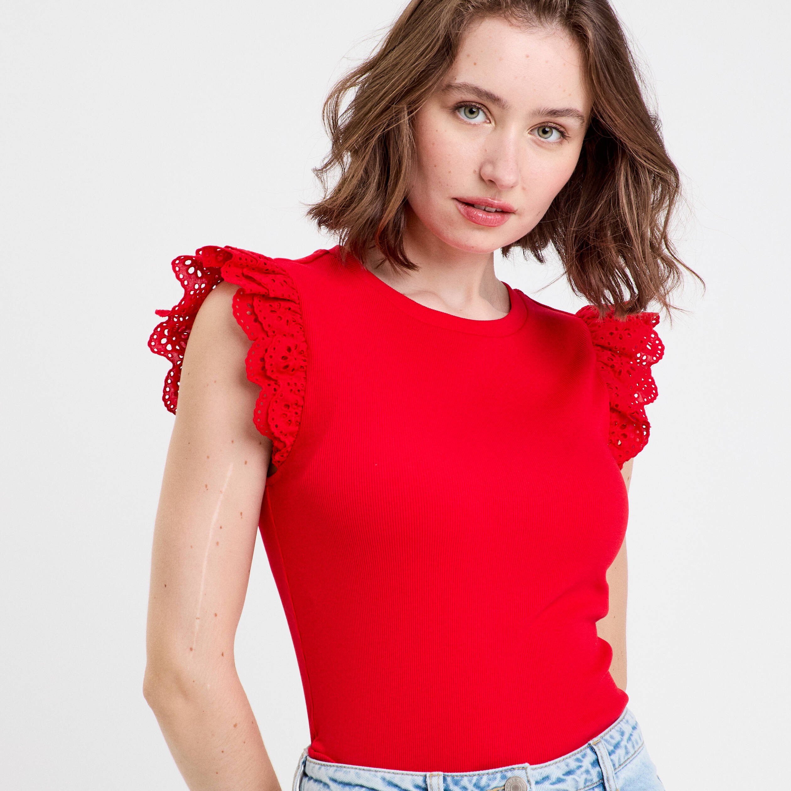 debardeur volants brodes rouge femme Débardeur volants brodés rouge femme