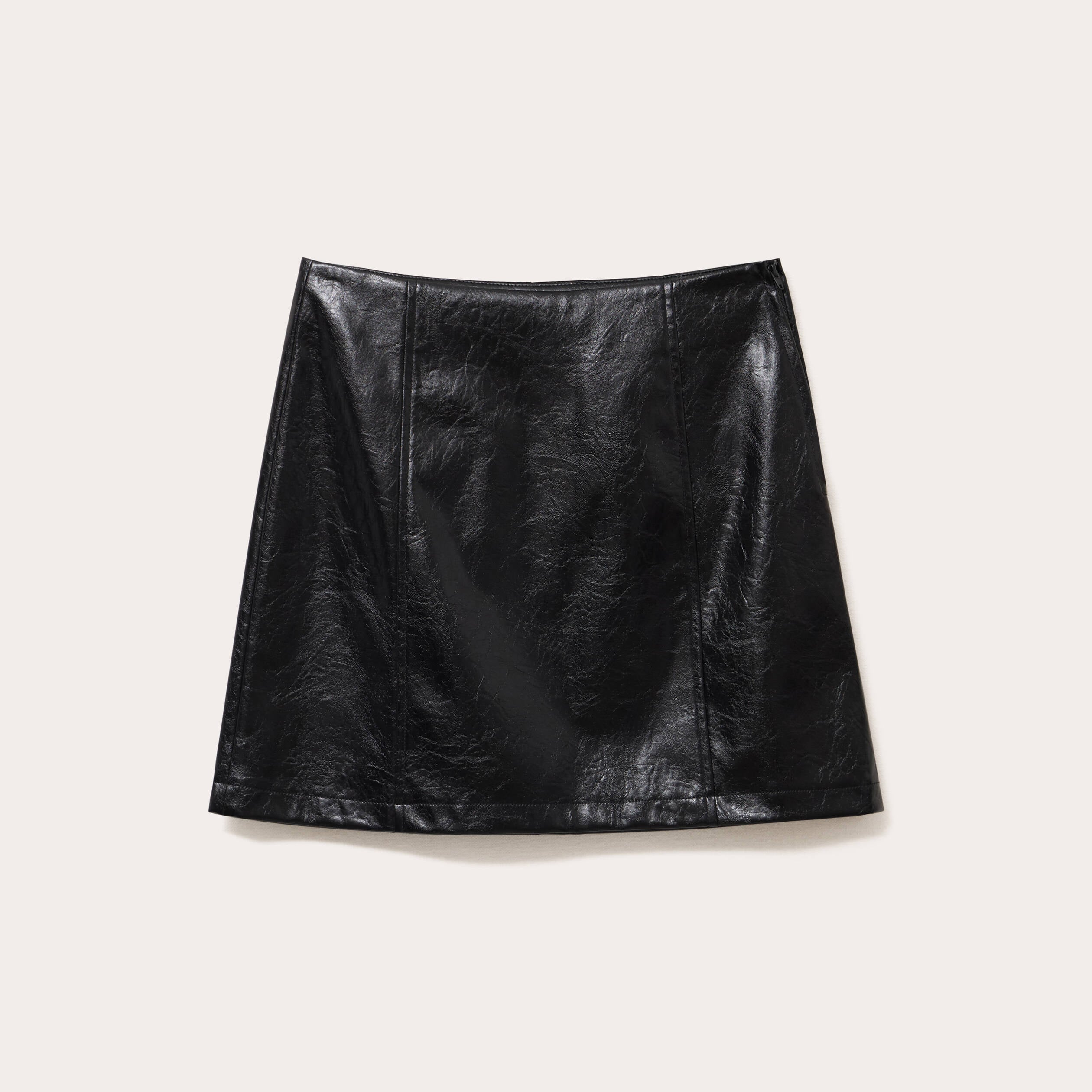 Jupe droite courte en similicuir noir femme