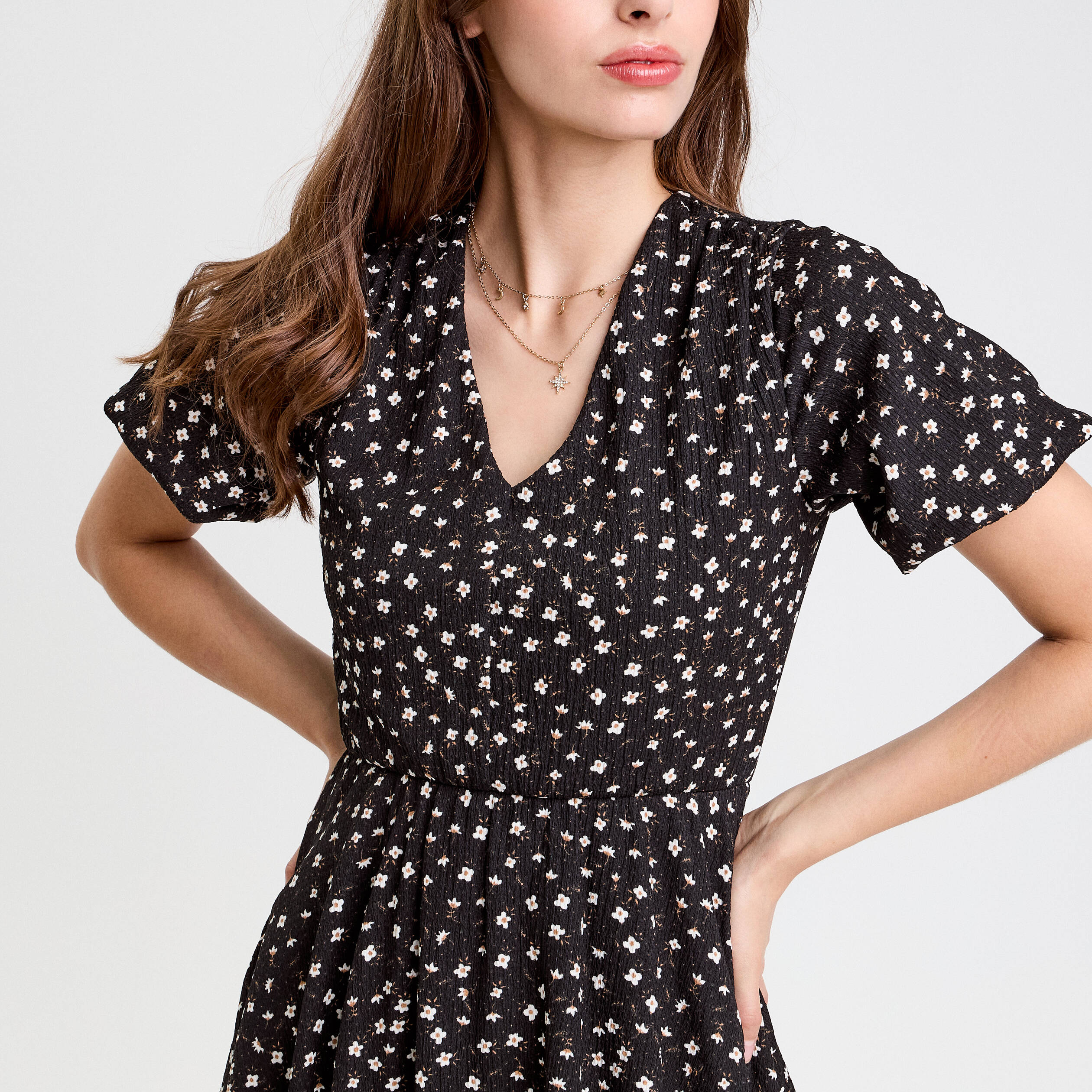 robe courte evasee col v manches courtes noir femme Robe courte évasée col v manches courtes noir femme