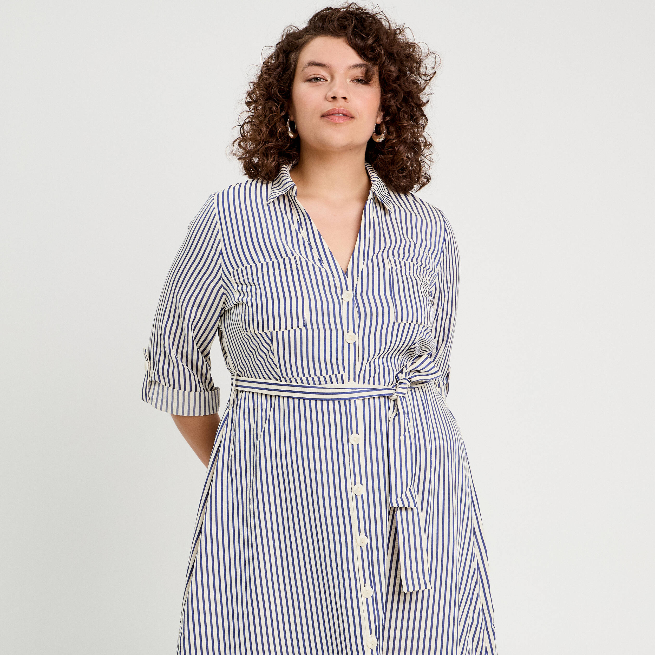 Robe longue chemise ceintur&eacute;e bleu marine femme