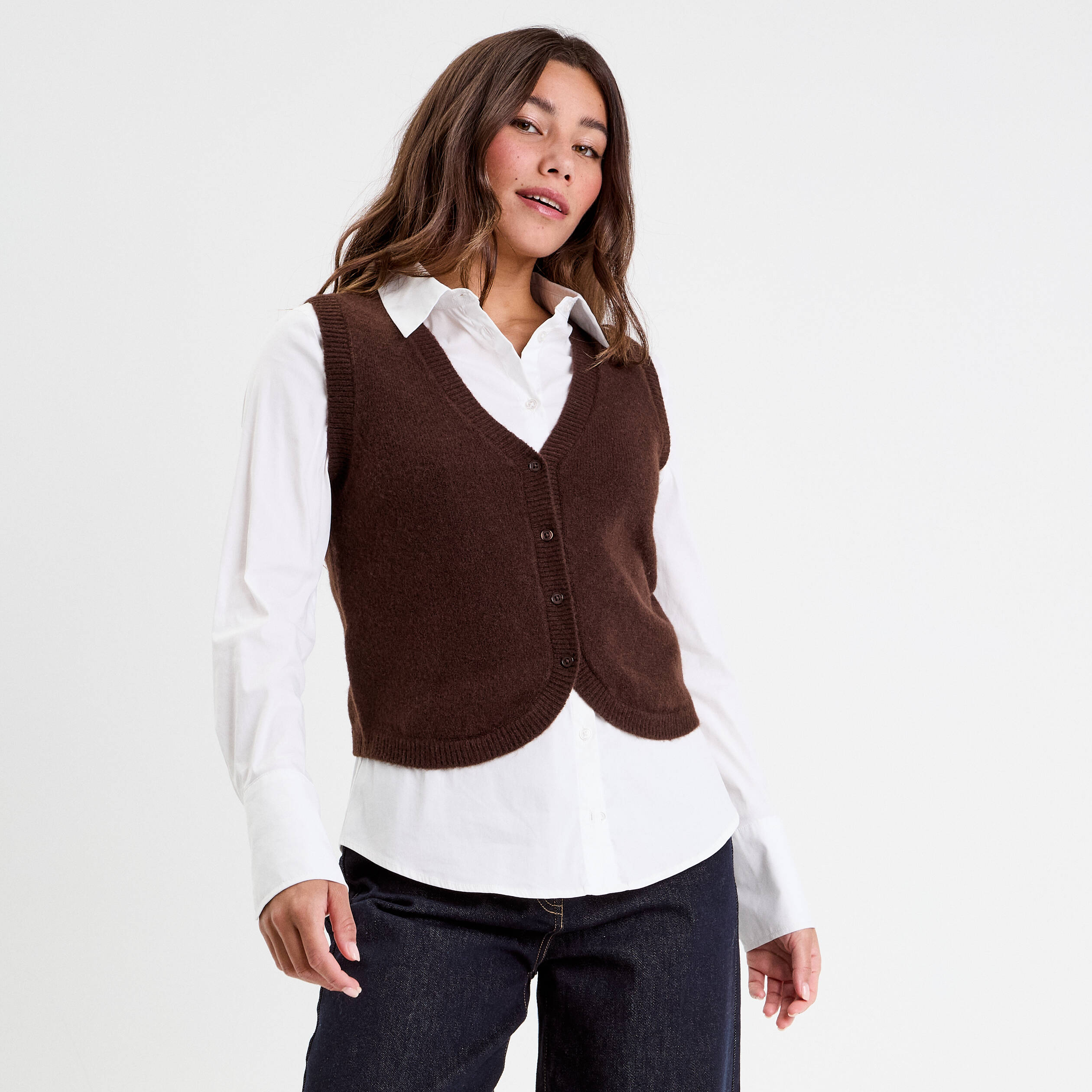 gilet sans manches ajuste marron fonce femme Gilet sans manches ajusté marron foncé femme