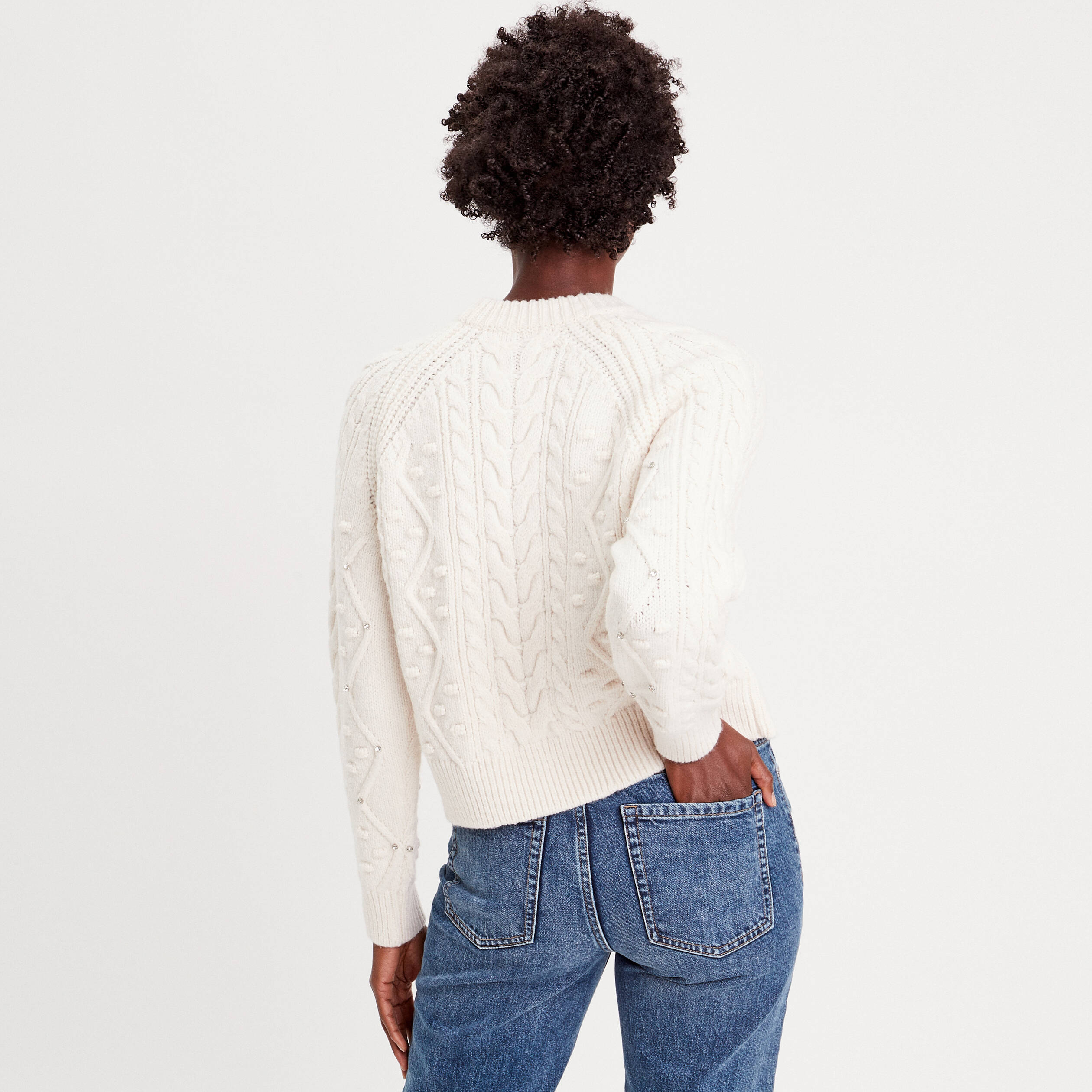 Pull d&eacute;tails bijoux ivoire femme